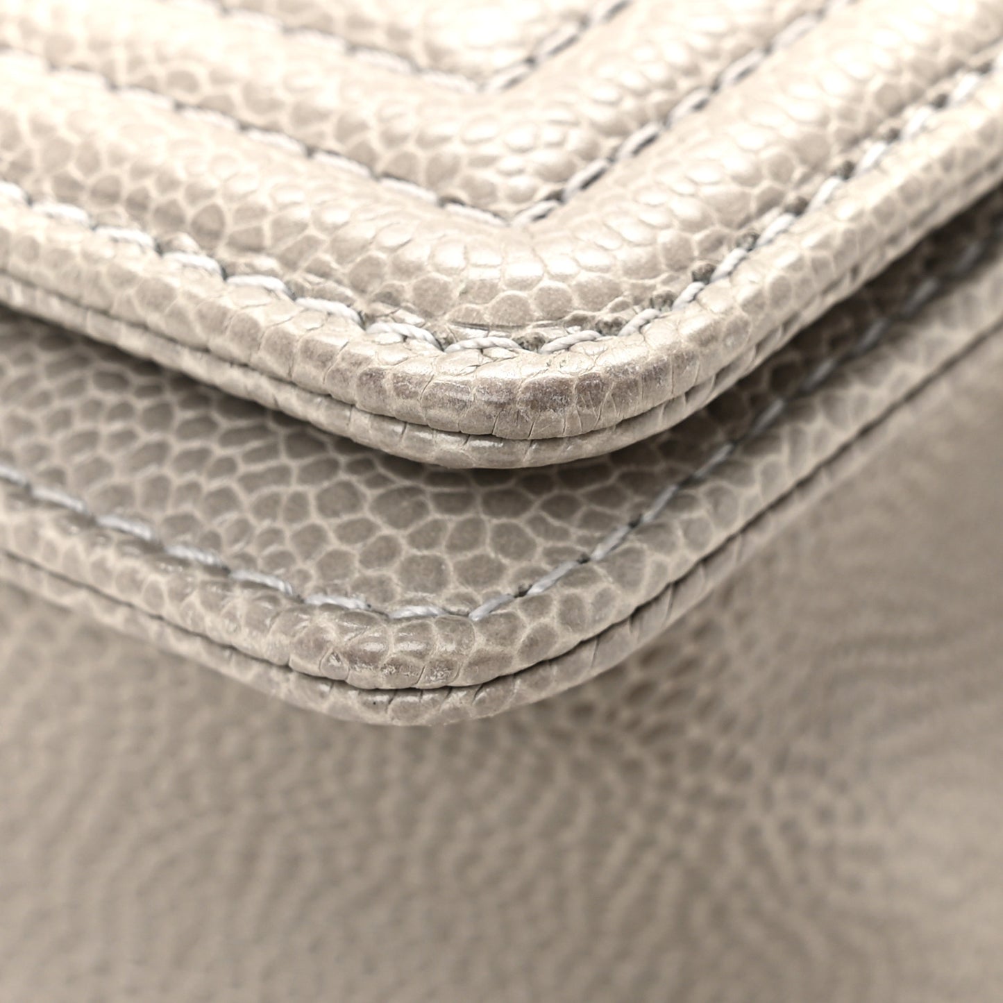 Caviar Quilted Medium Boy Flap Grey