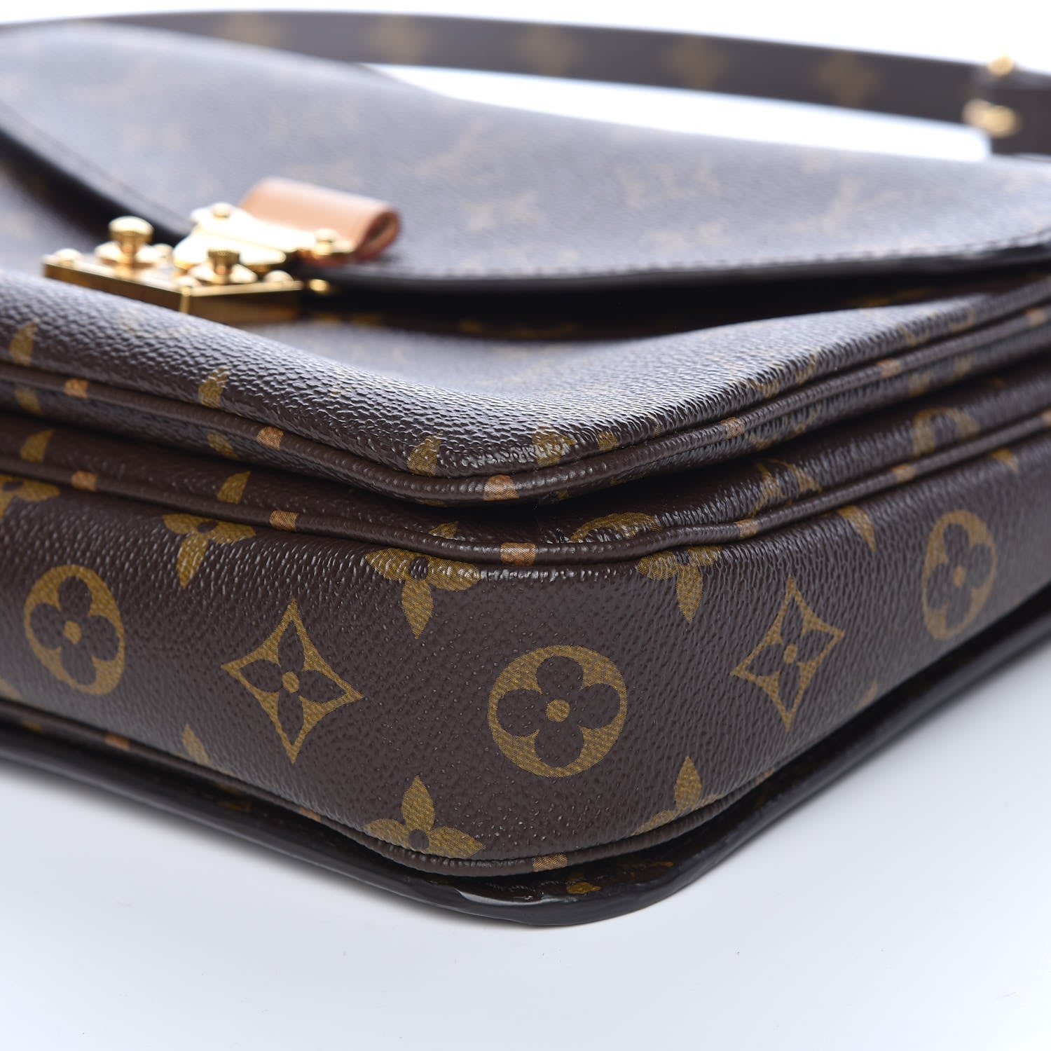 Louis Vuitton Monogram Pochette Metis 9 of 9