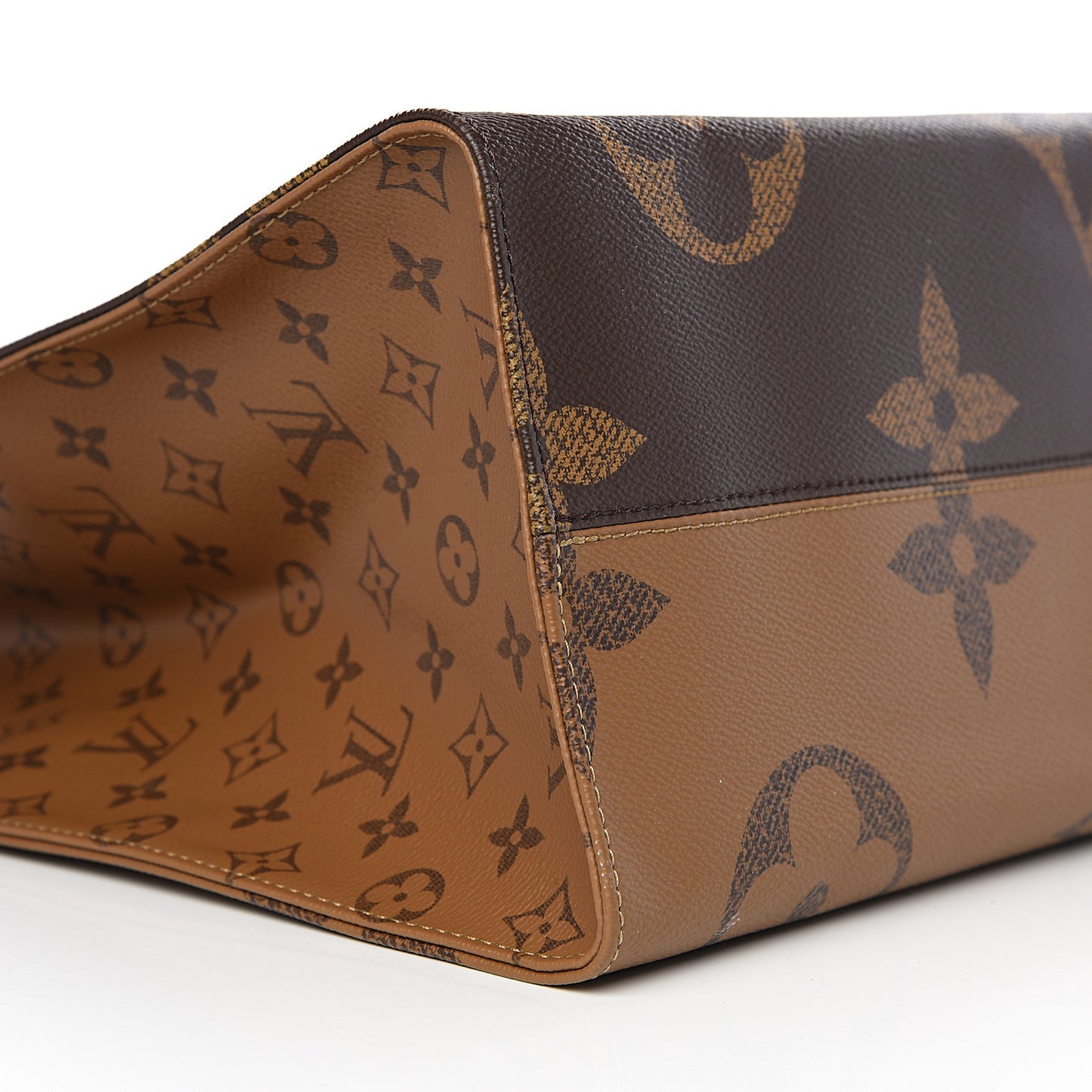 Reverse Monogram Giant Onthego GM