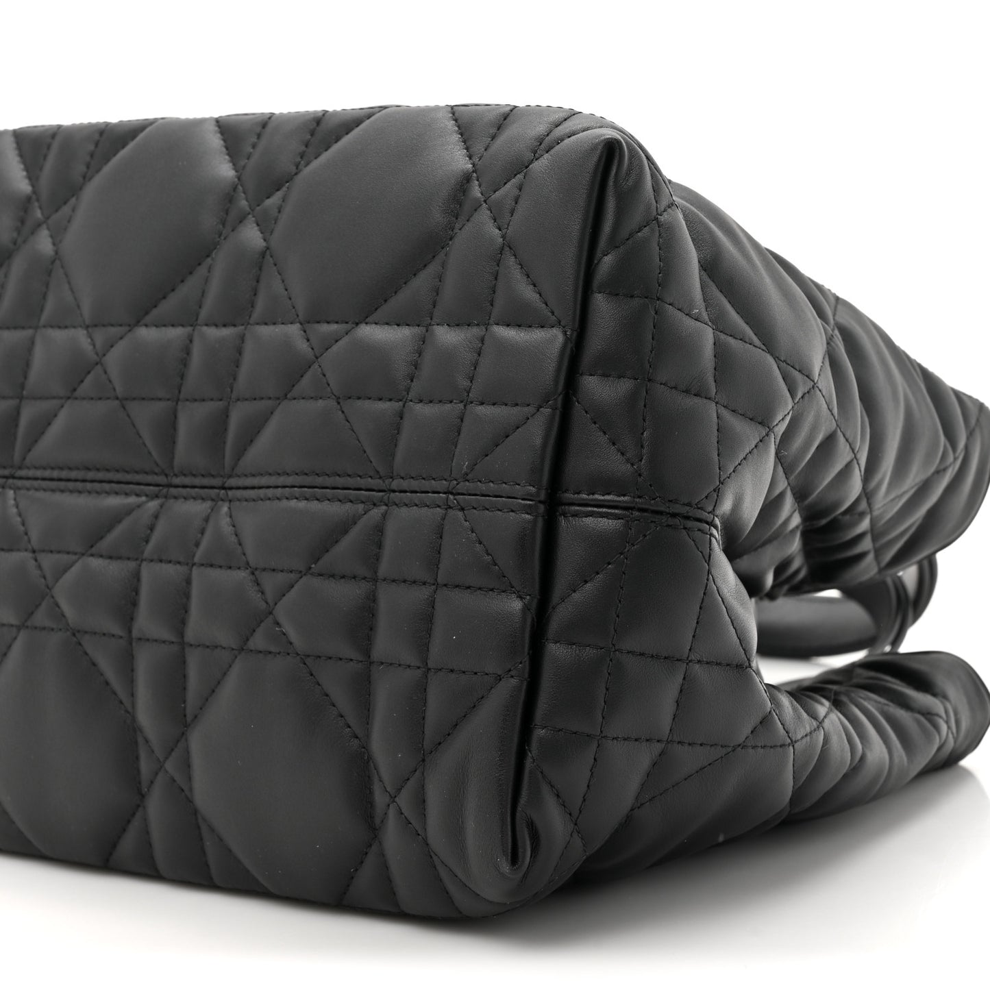 Calfskin Macrocannage Medium Toujours Black