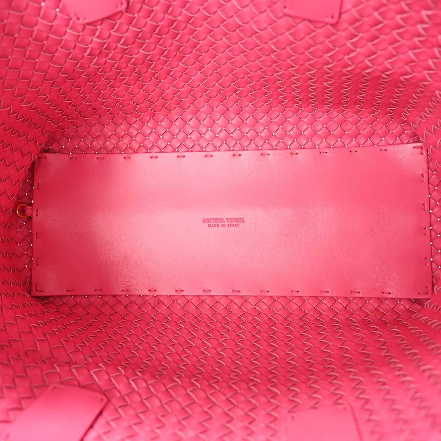Lambskin Intreccio Medium Cabat Milkshake