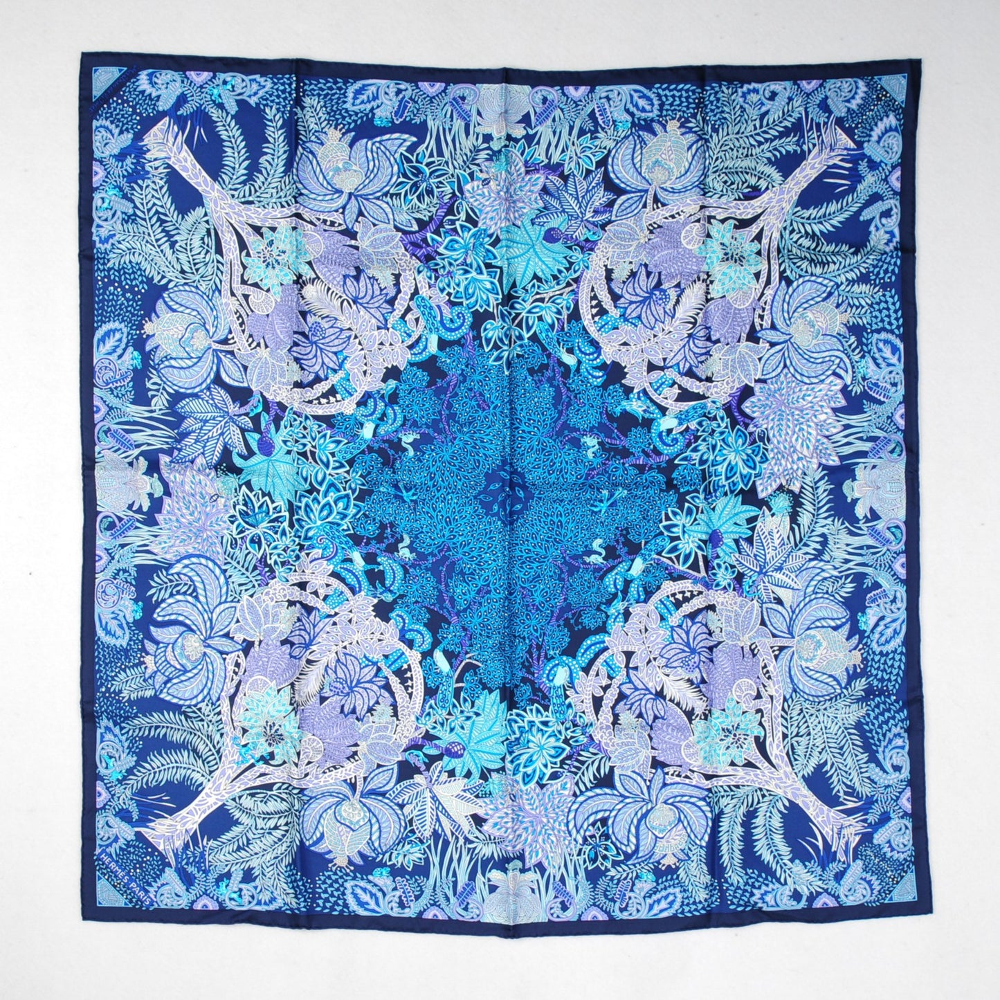 Silk Maitres de la Foret Scarf 90 Marine Lavande Turquoise
