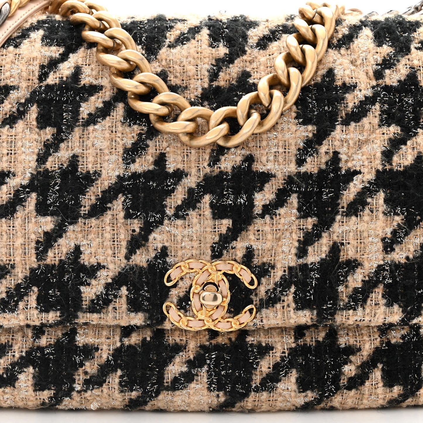 Tweed Maxi Chanel 19 Flap Beige Black