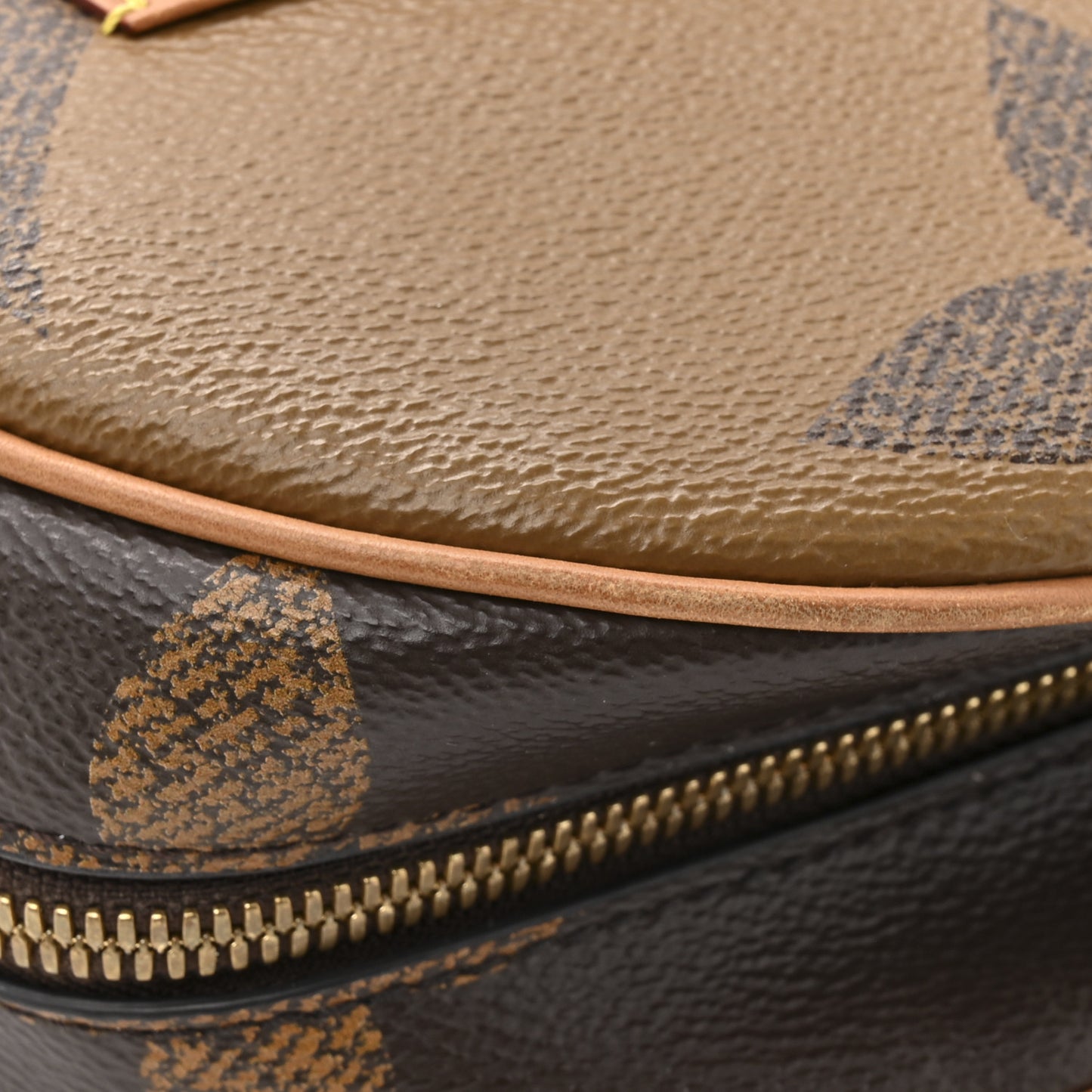 Reverse Monogram Giant Boite Chapeau Souple