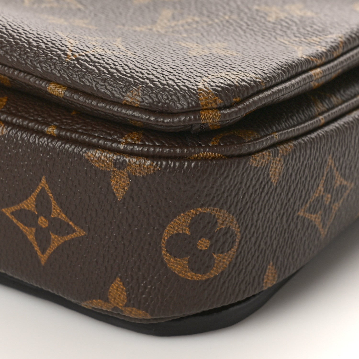Louis Vuitton Monogram Pochette Metis 8 of 8