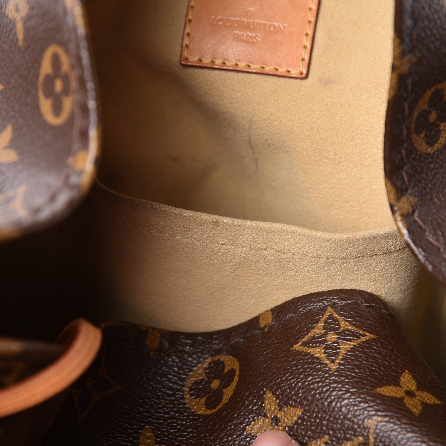 Louis Vuitton Monogram Artsy MM 9 of 12