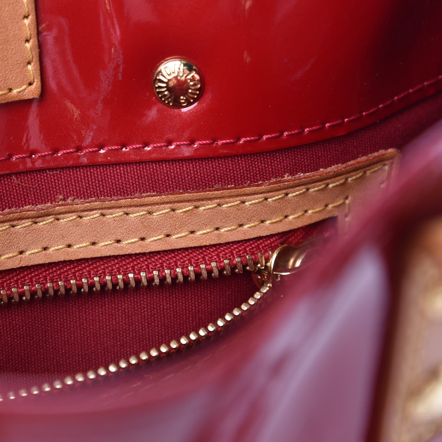 Louis Vuitton Vernis Reade PM Pomme D'Amour 8 of 11