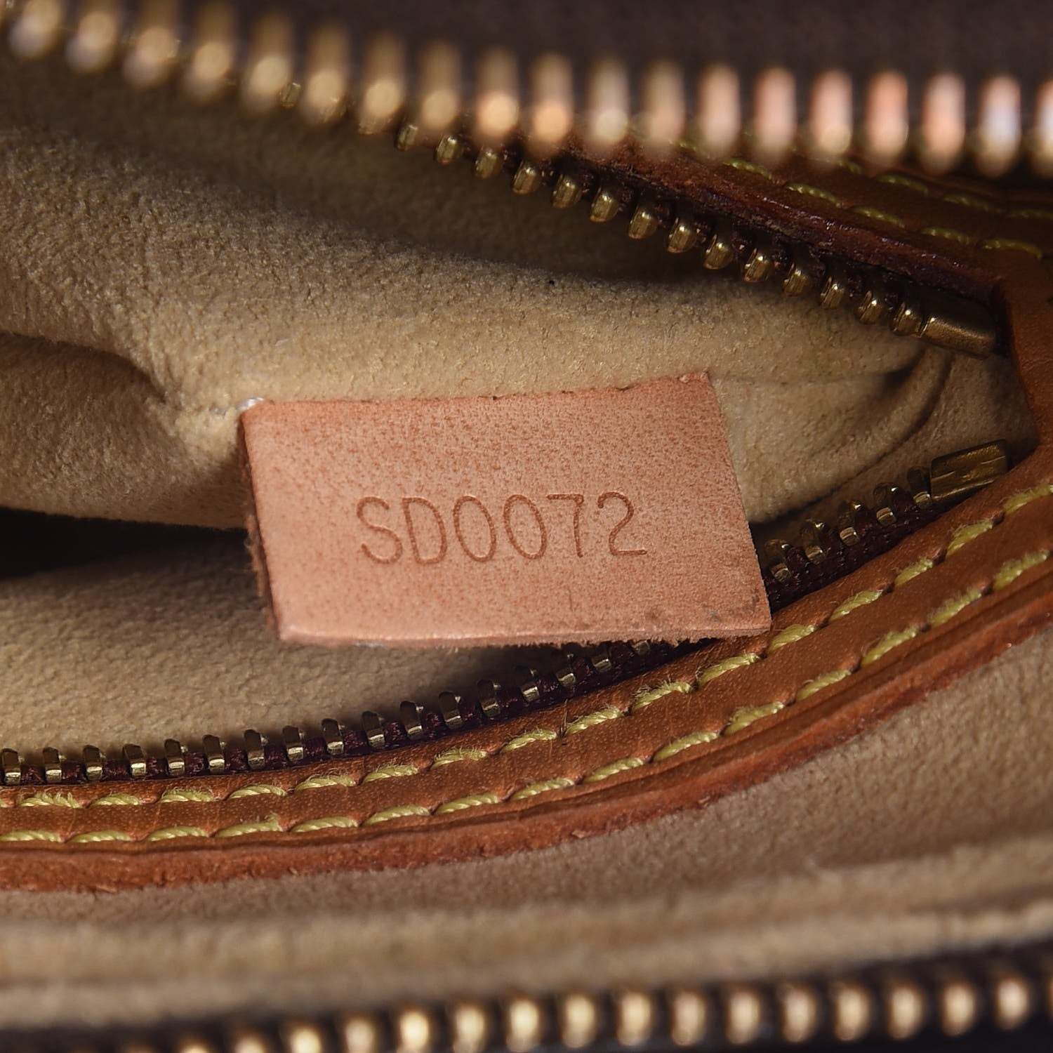 Louis Vuitton Monogram Looping MM 7 of 7