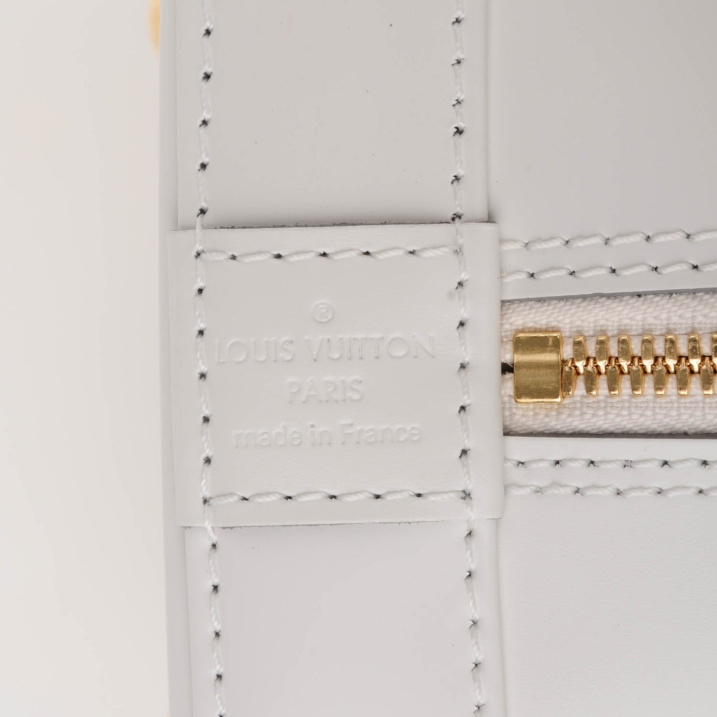 Smooth Calfskin Signature Alma PM White