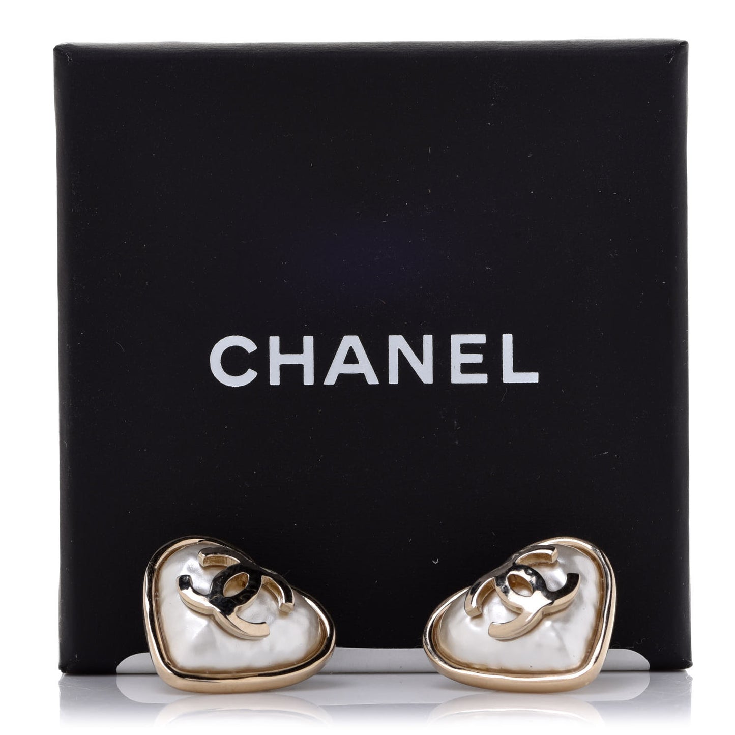 Pearl CC Heart Earrings Gold