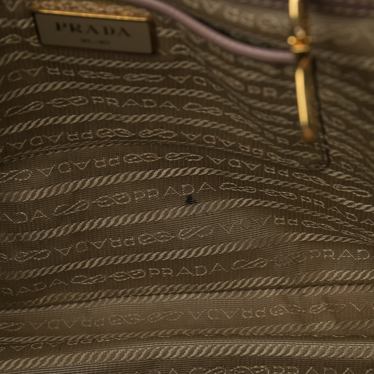 Saffiano Medium Galleria Double Zip Tote Cammeo