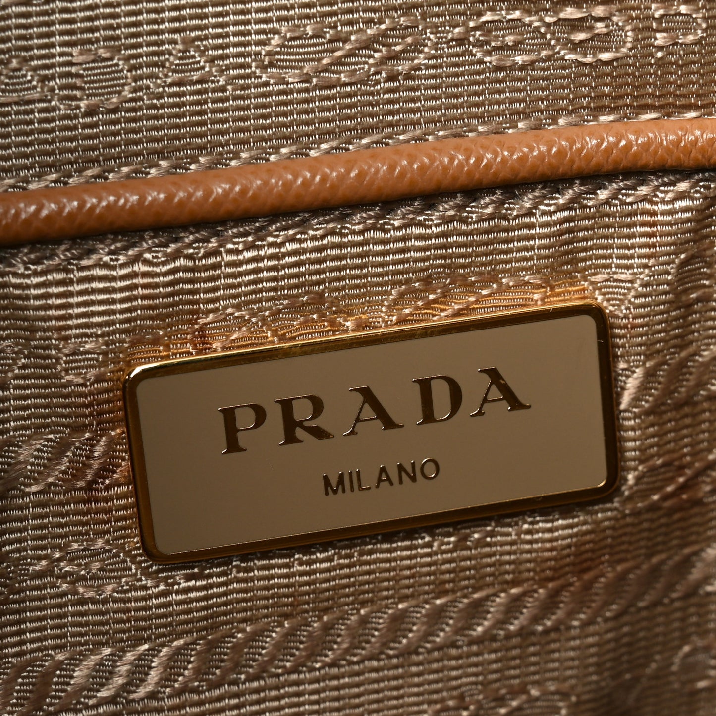 Saffiano Lux Extra Large Galleria Double Zip Tote Caramel
