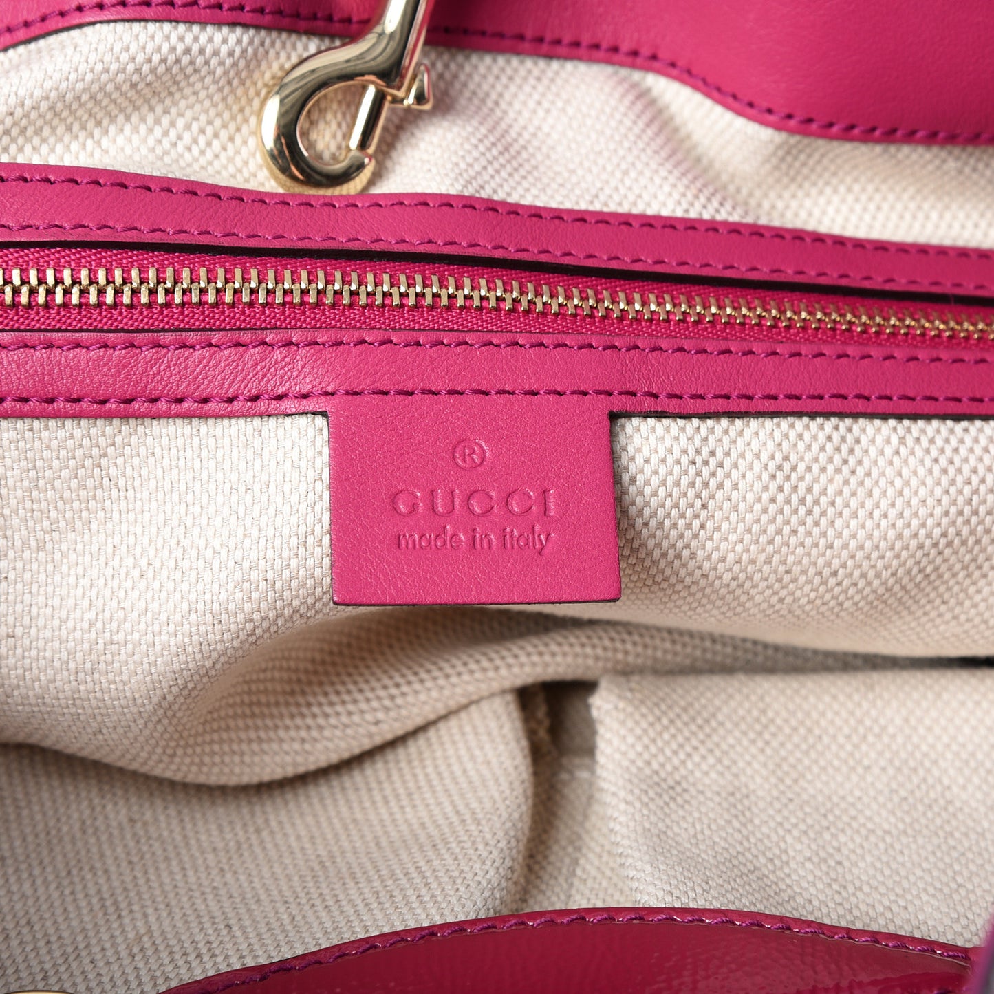 Vernice Naplack Medium Soho Chain Shoulder Bag Bright Bouganville
