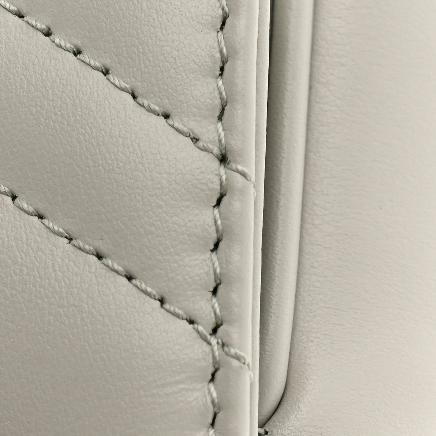 Calfskin Matelasse Mini GG Marmont Shoulder Bag With Card Holder Light Grey Salvy Green