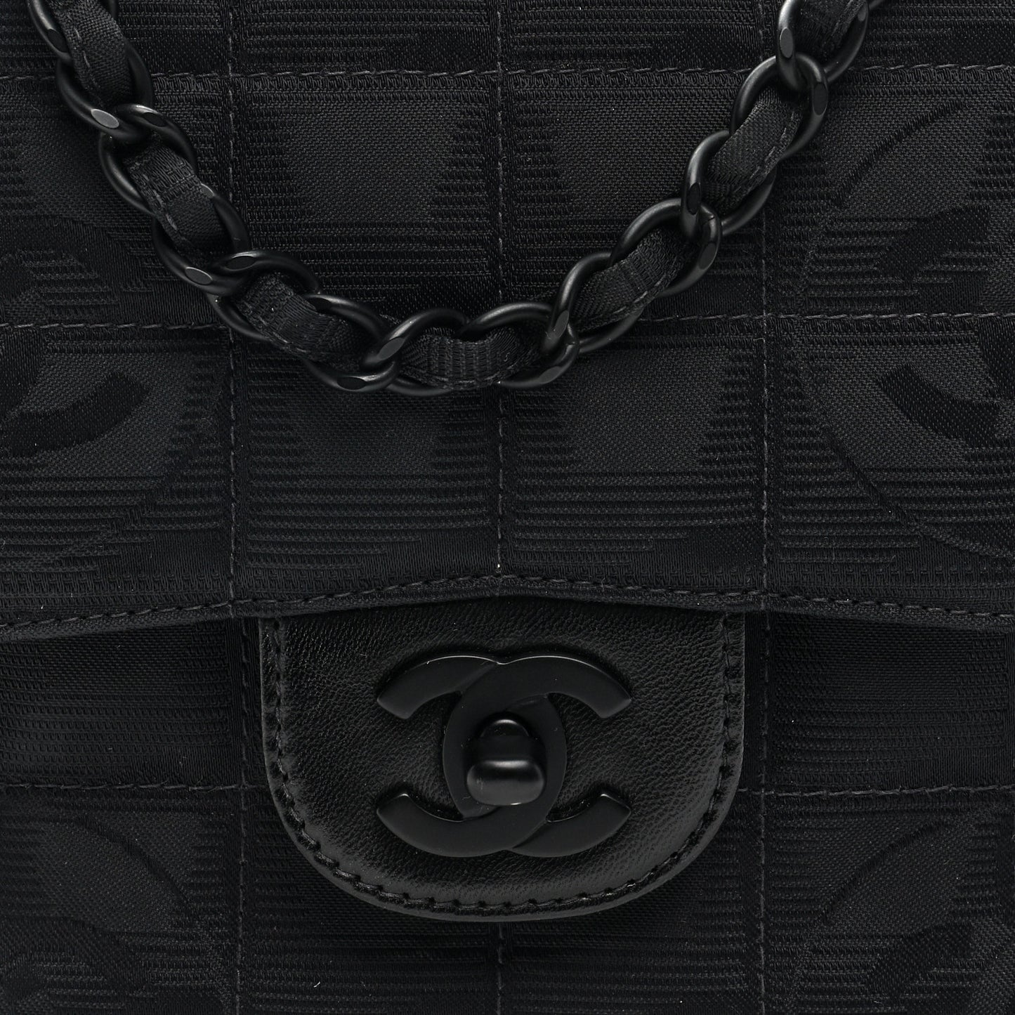 Nylon Medium Travel Flap Black