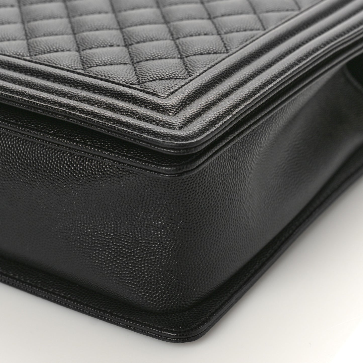 Caviar Quilted Large Boy Flap Black