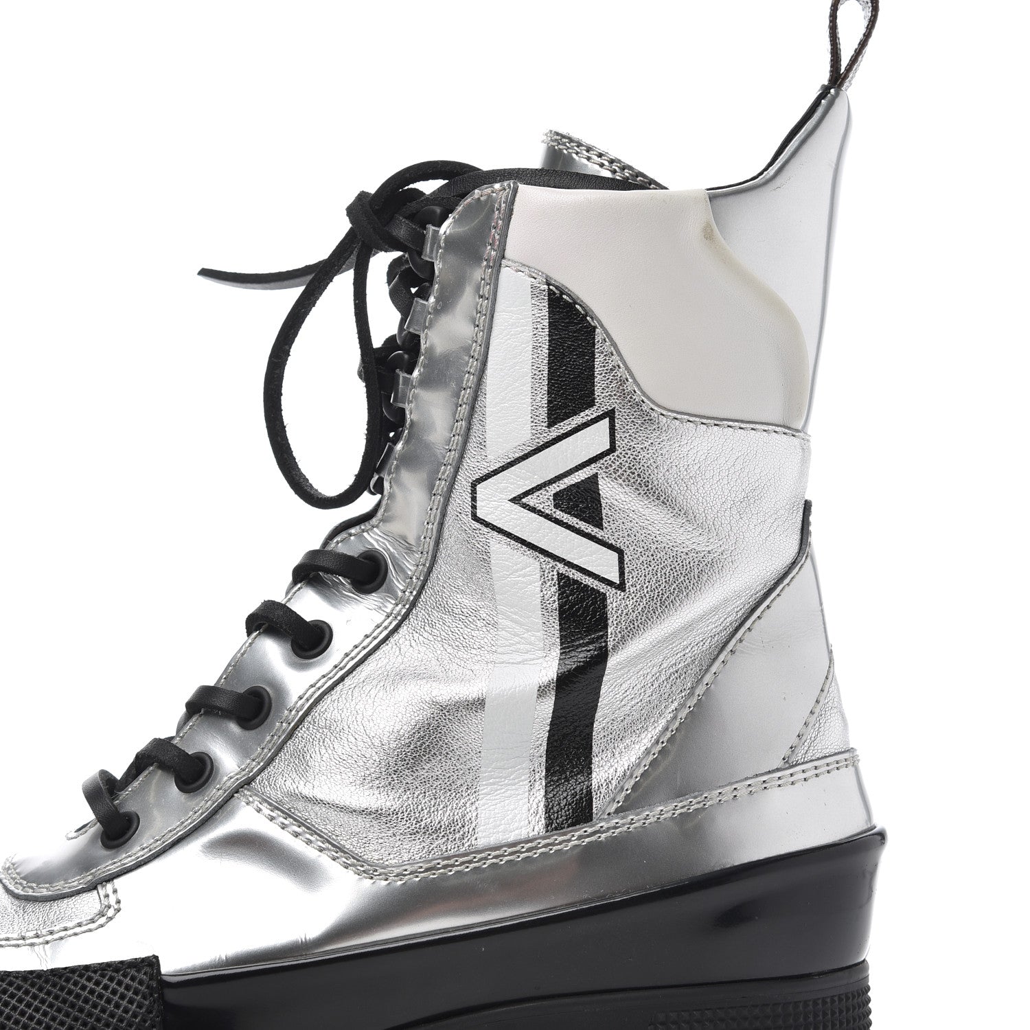 Louis Vuitton Patent Calfskin Spaceship Laureate Platform Desert Boots 37.5 Silver 10 of 21