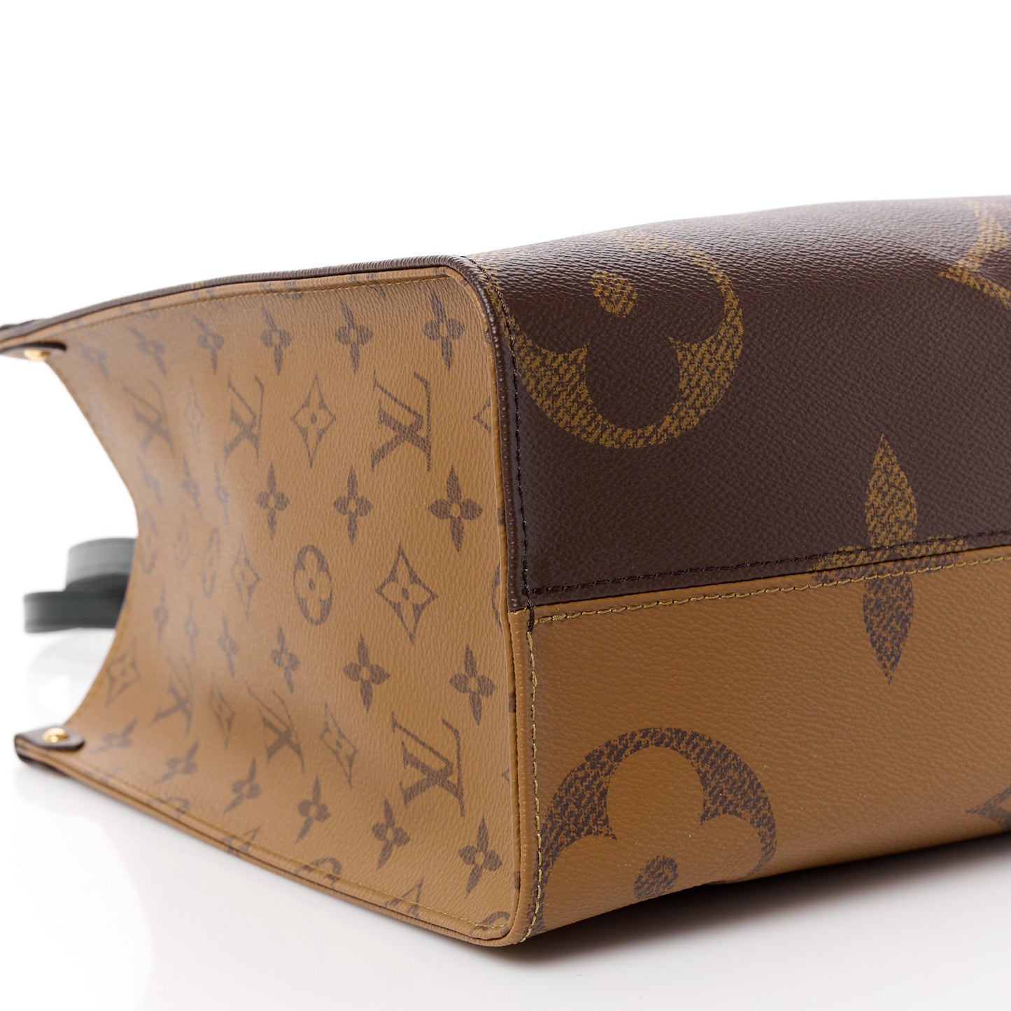 Reverse Monogram Giant Onthego MM
