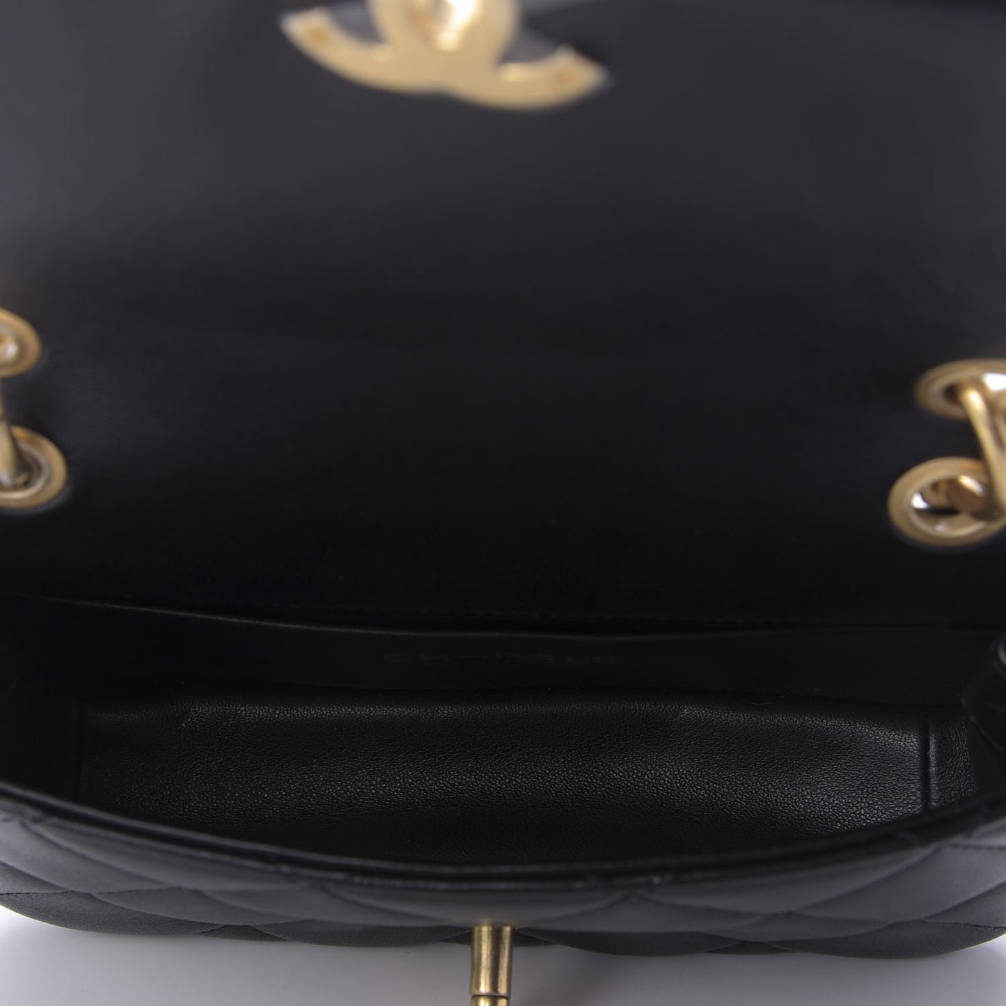 Shiny Lambskin Small Chain Is More Flap Black