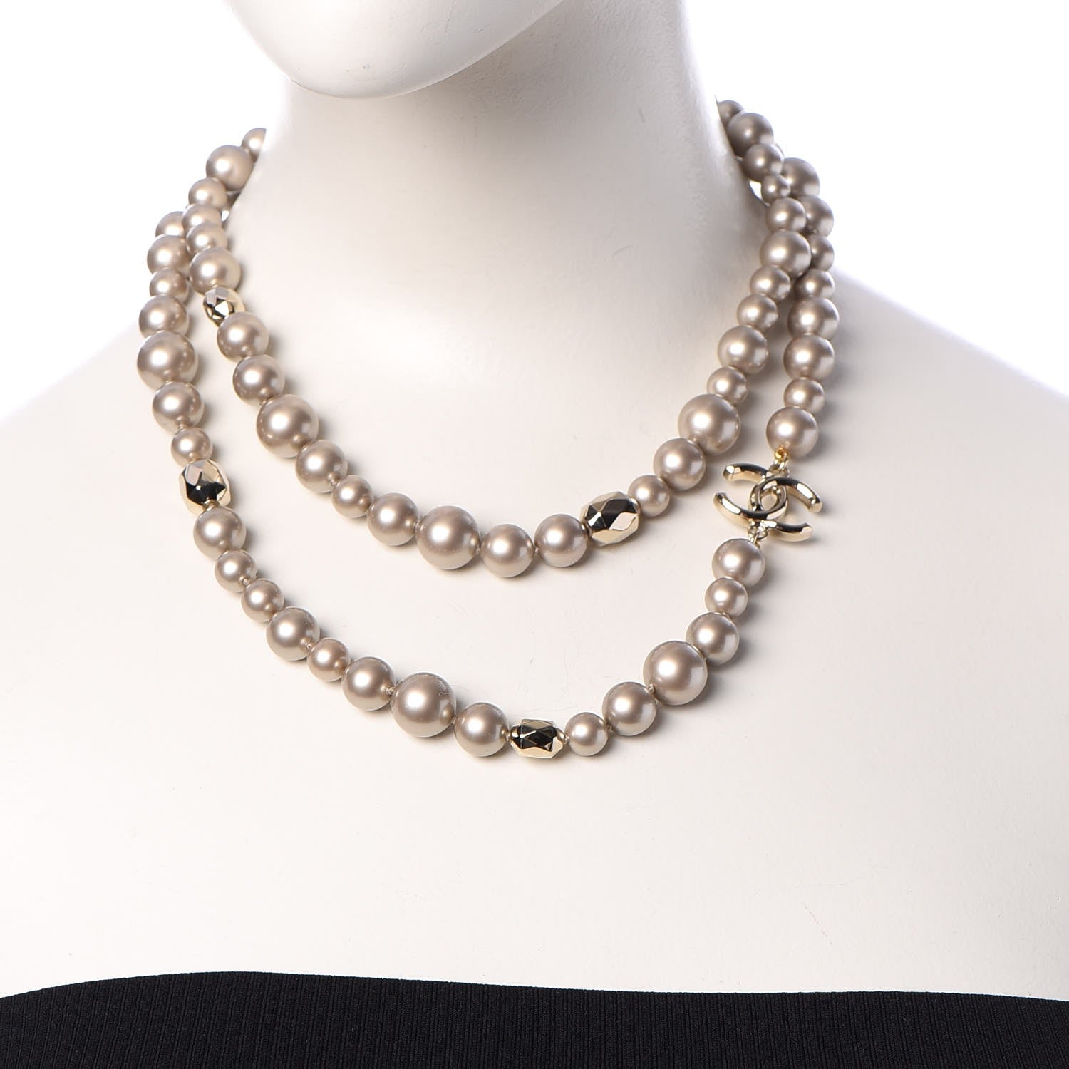 Chanel Resin Pearl CC Short Necklace in Golden Pearly Beige 2 of 5