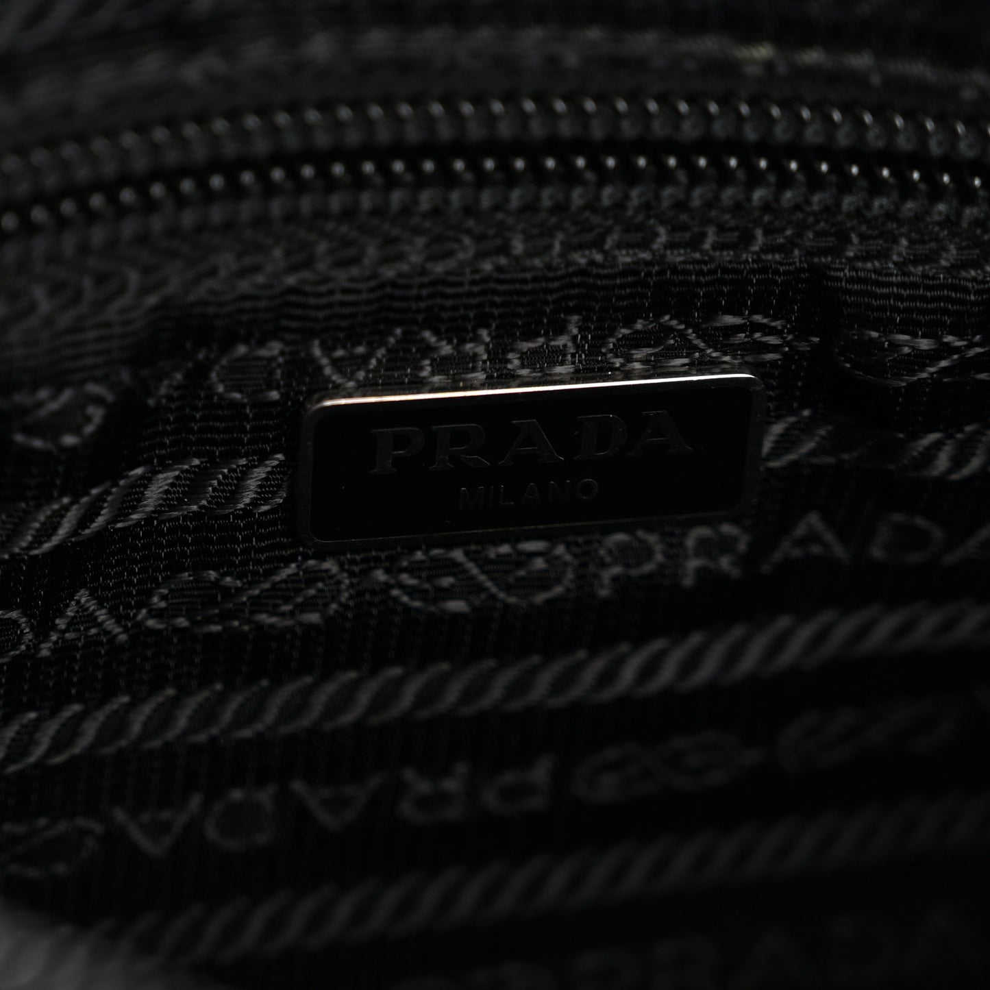 Re-Nylon Vela Pouch Black