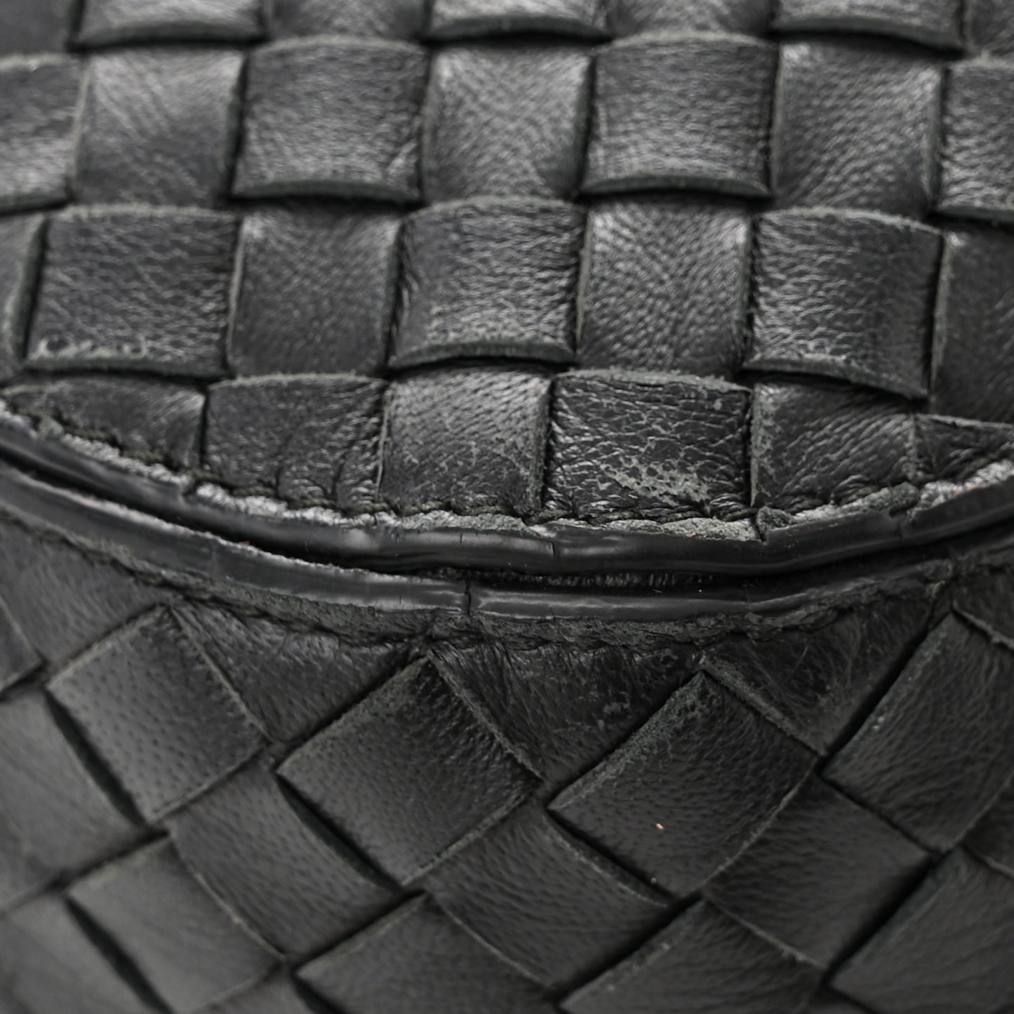 Nappa Intrecciato Medium Loop Black