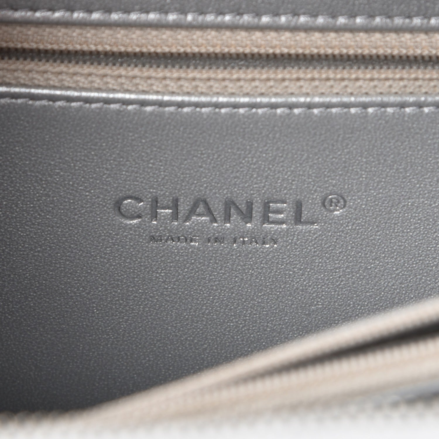 Chanel Metallic Caviar Quilted Medium CC Filigree Vanity Case Silver 6 of 8