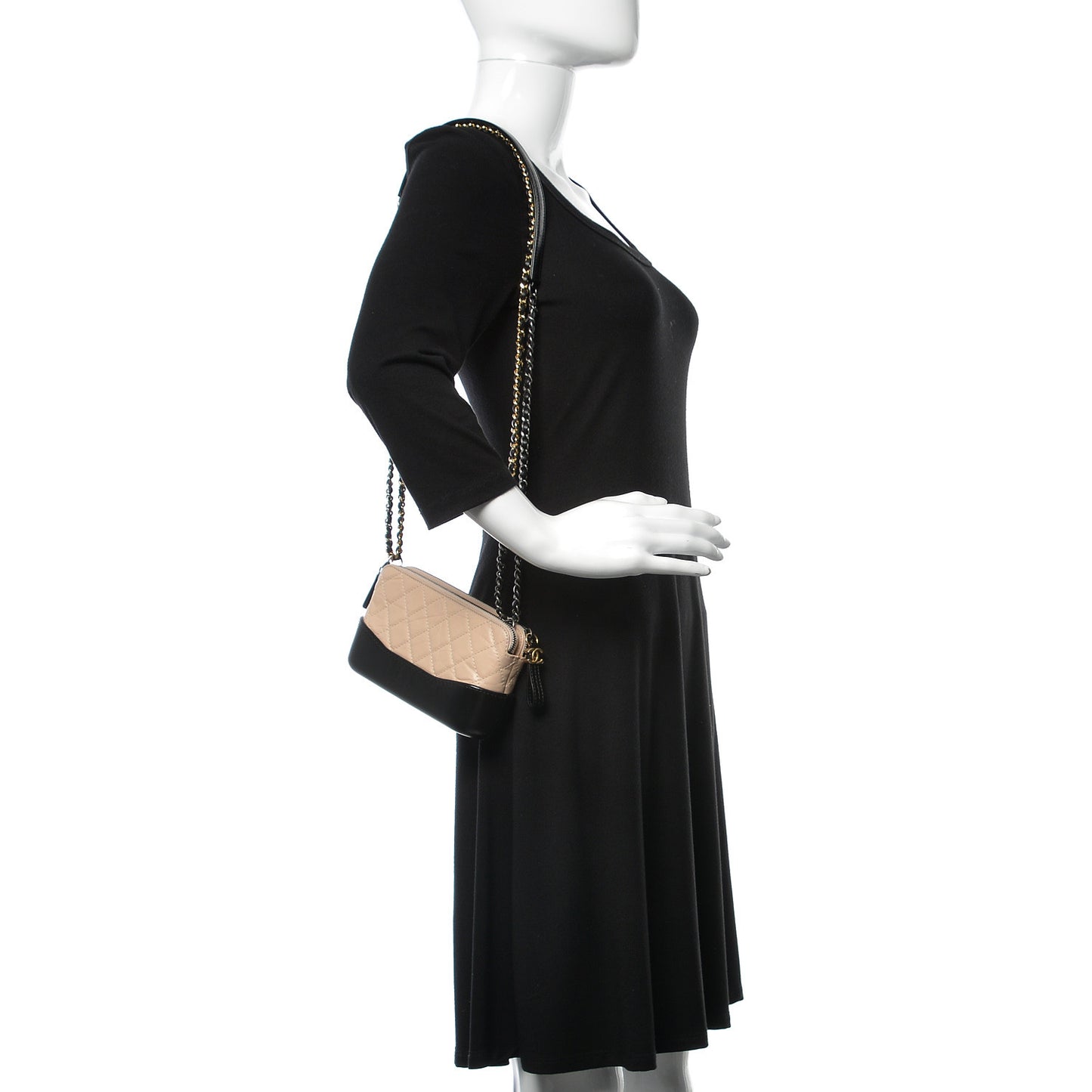 Aged Calfskin Quilted Small Gabrielle Clutch With Chain Beige Black