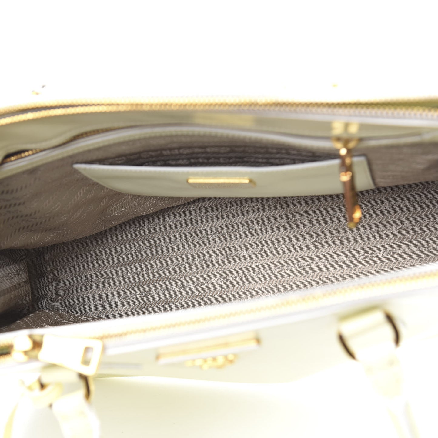 Saffiano Vernice Medium Galleria Double Zip Tote Bianco