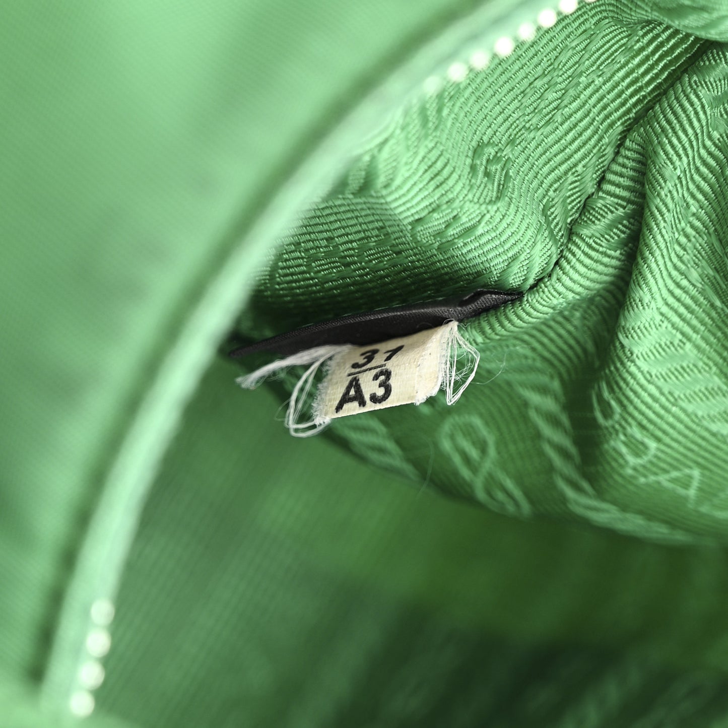 Nylon Re-Edition 2005 Shoulder Bag Menta