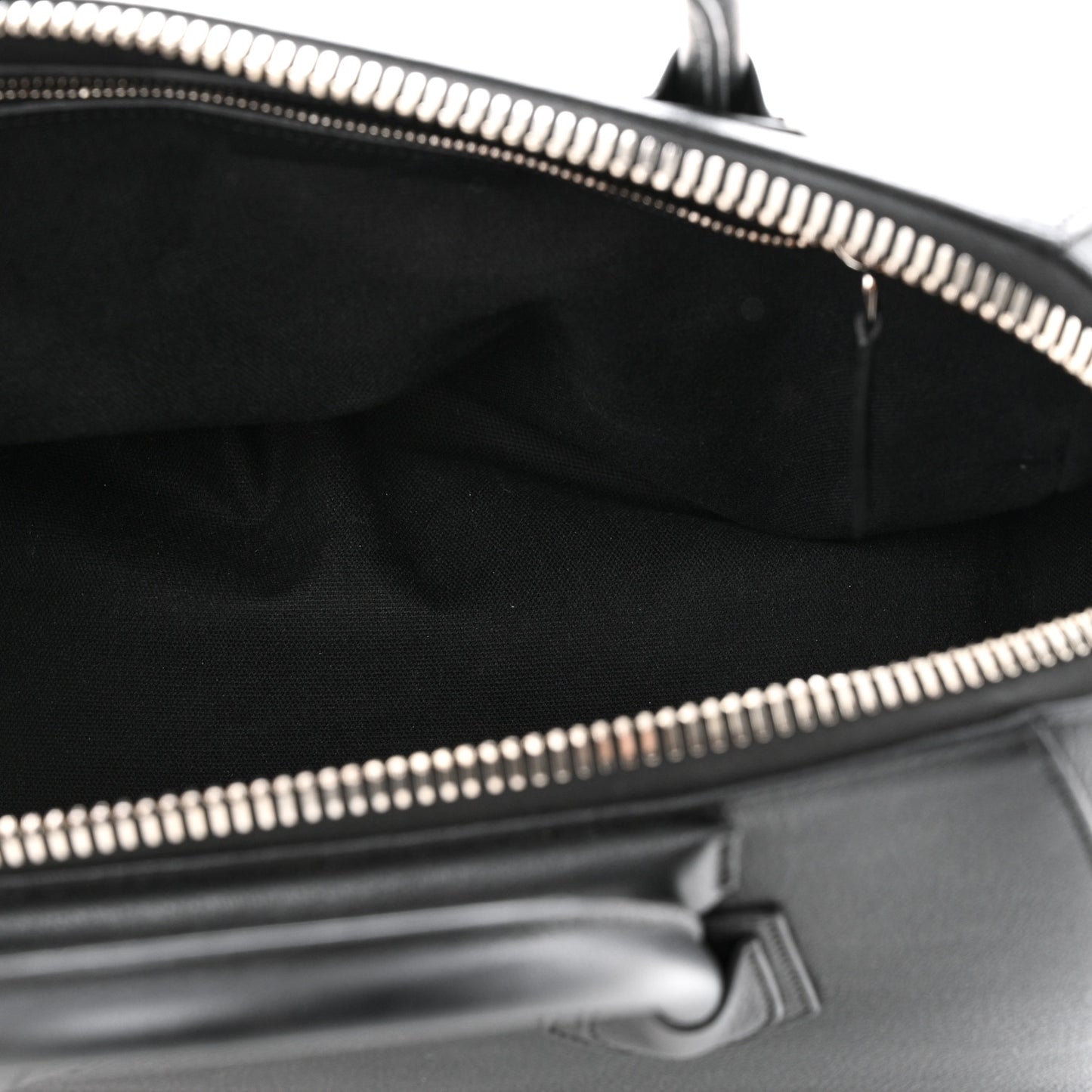 Sugar Goatskin Medium Antigona Black