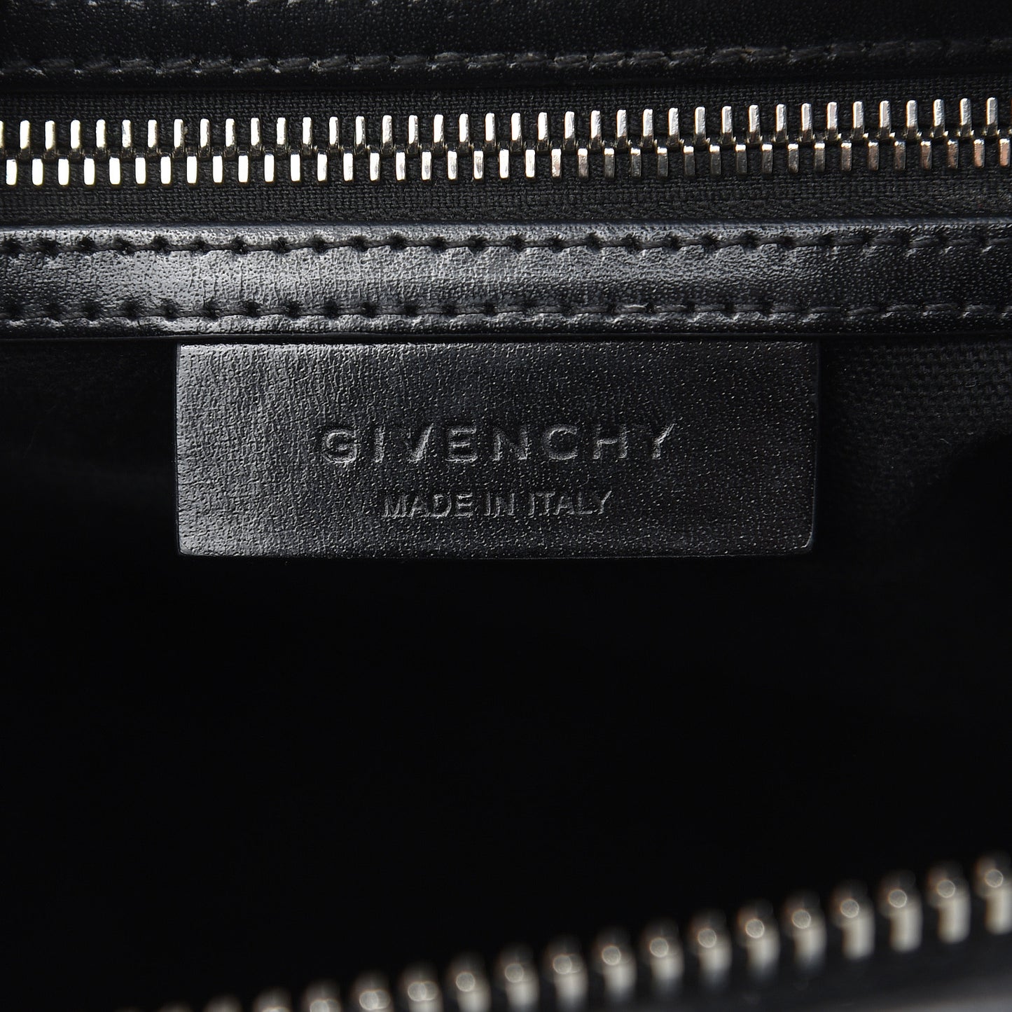 Shiny Lord Calfskin Medium Antigona Black