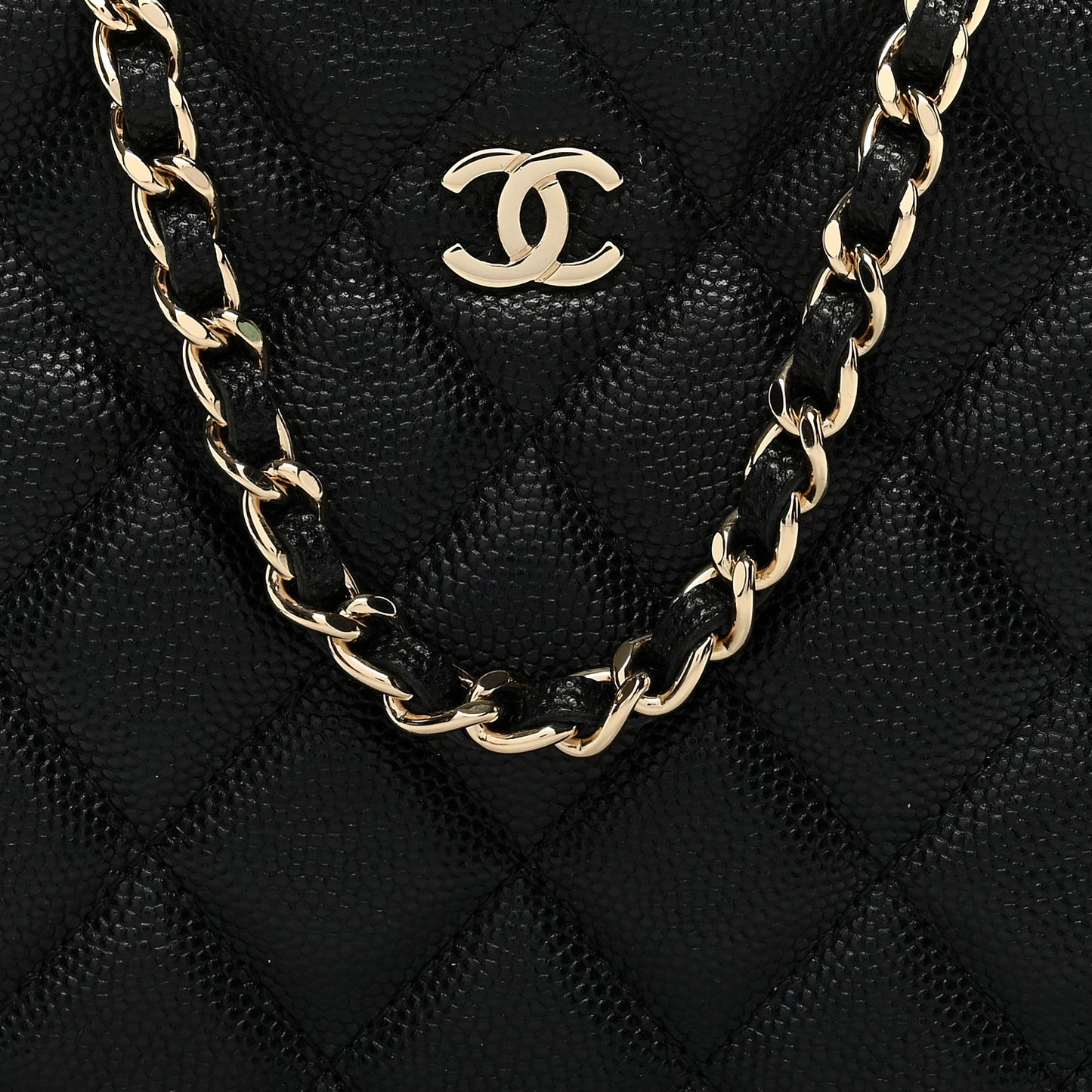 Caviar Quilted Vanity With Chain Black