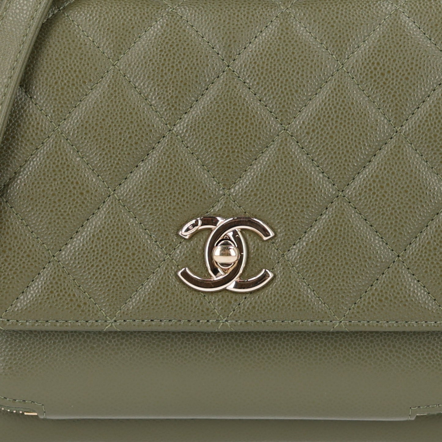 Caviar Quilted Medium Business Affinity Flap Green