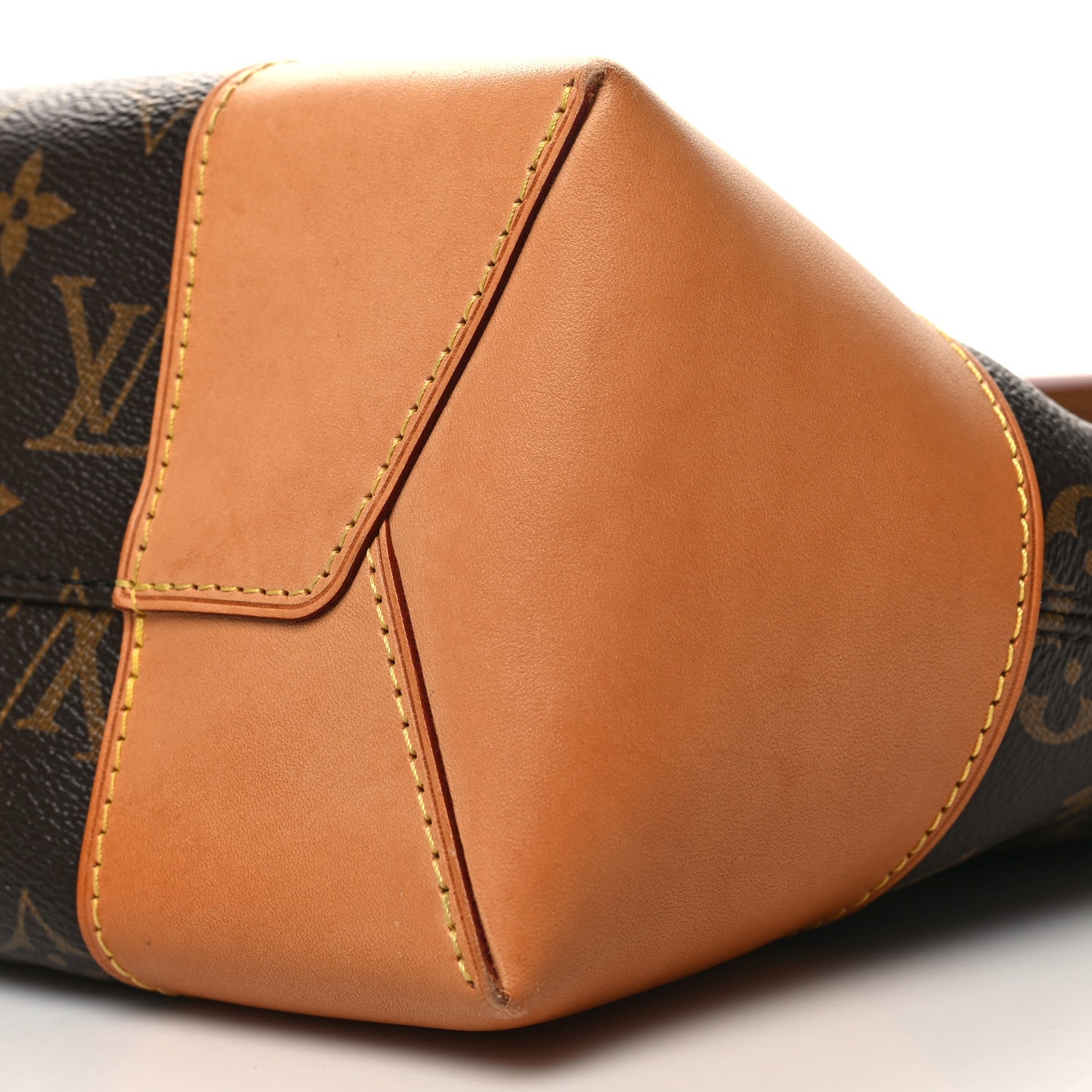 Louis Vuitton Monogram Berri MM 9 of 10