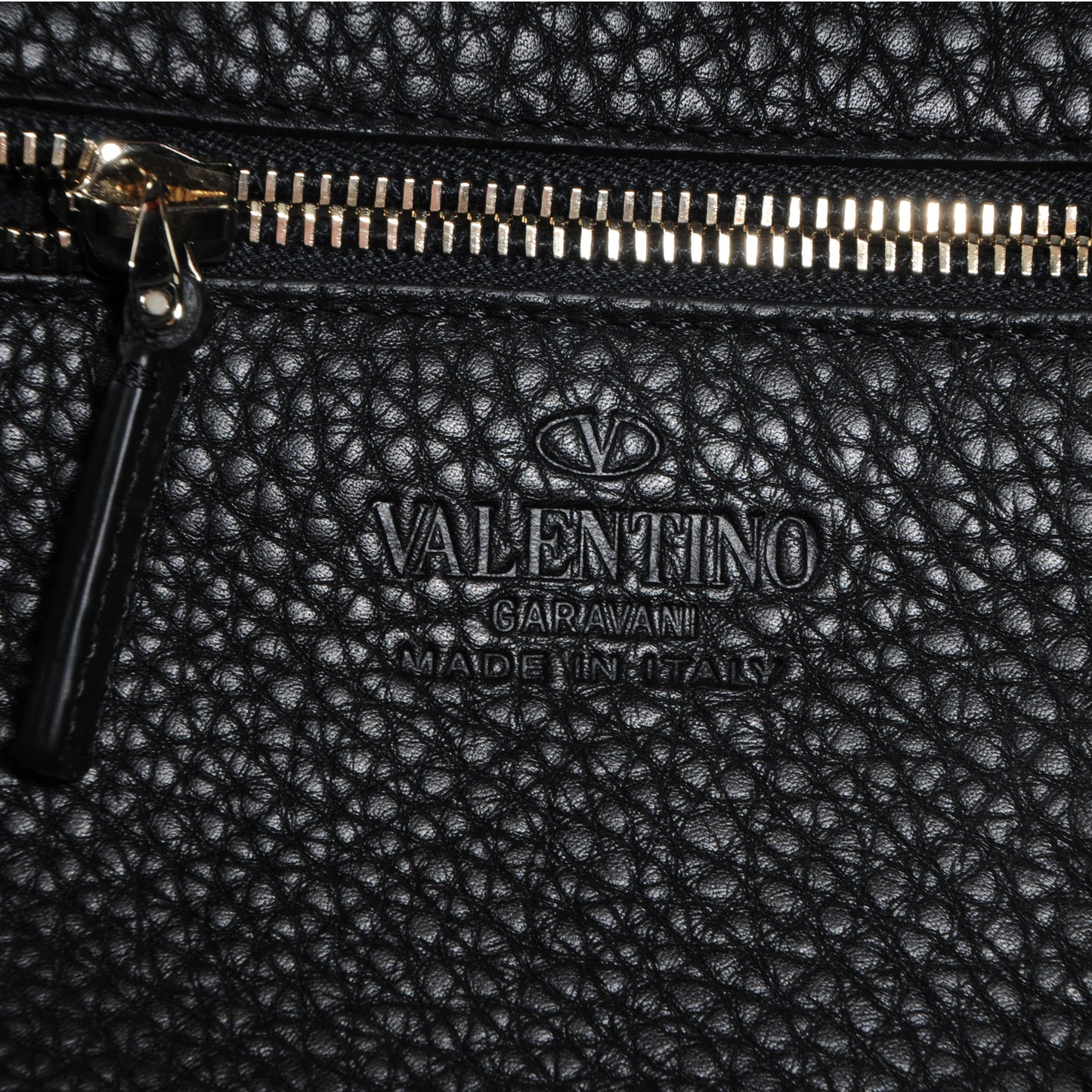 Pebbled Calfskin Medium Rockstud Tote Black