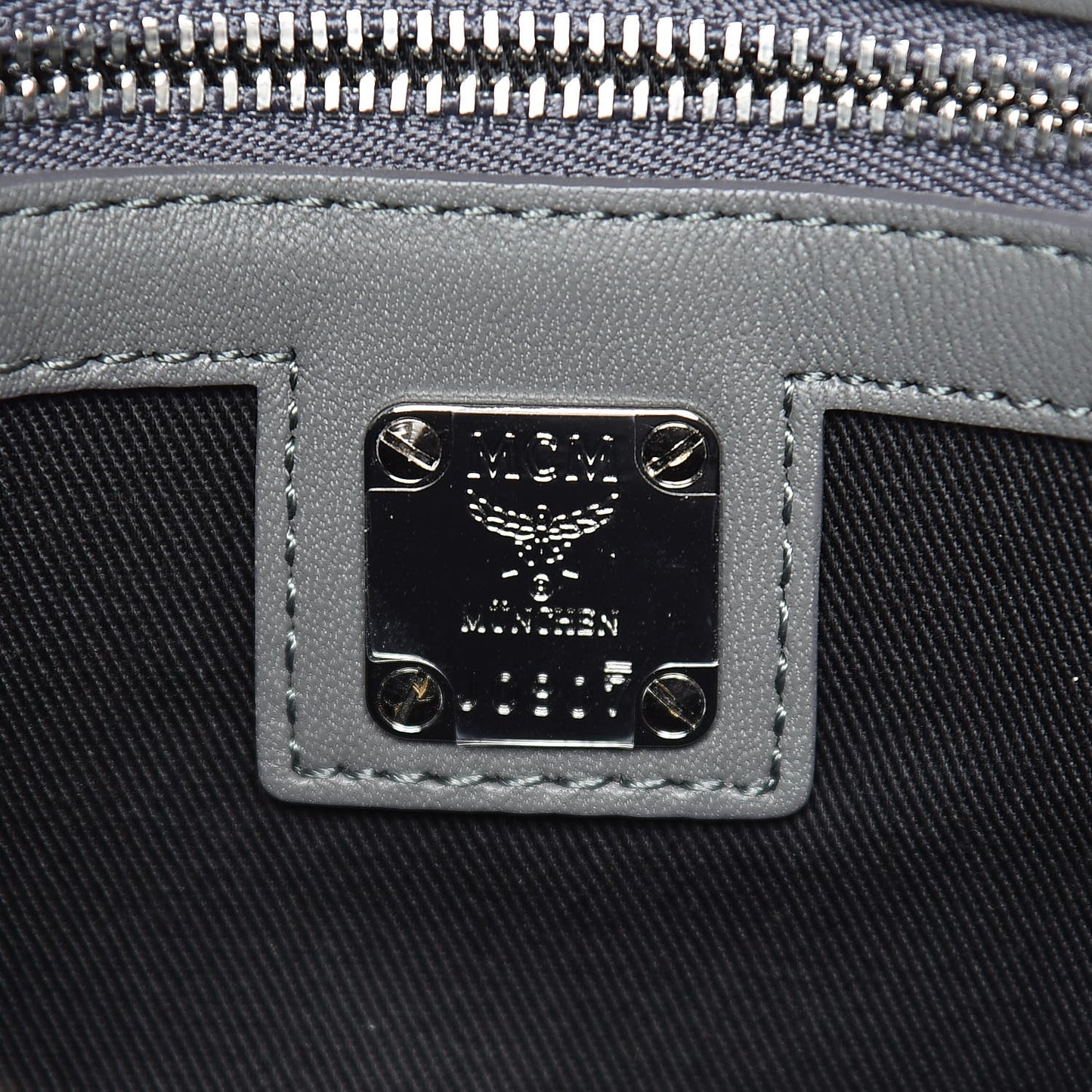 Visetos Medium Crossbody Pouch Phantom Grey