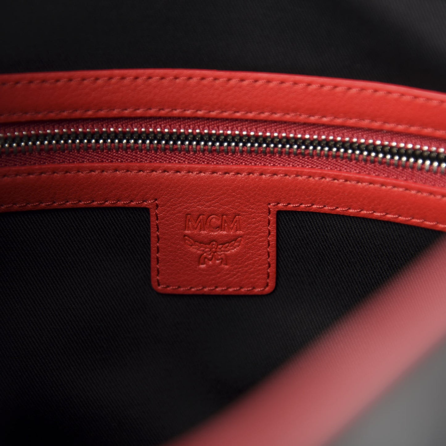 Visetos Medium Klara Hobo Red Black