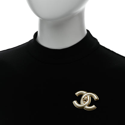 Chanel Resin CC Turnlock Brooch Gold Pearly White 2 of 5