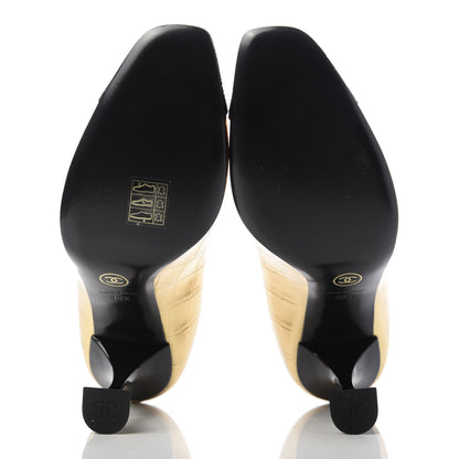 Chanel Metallic Crocodile Embossed Crumpled Patent Cap Toe Pumps 38.5 Gold Black 5 of 10