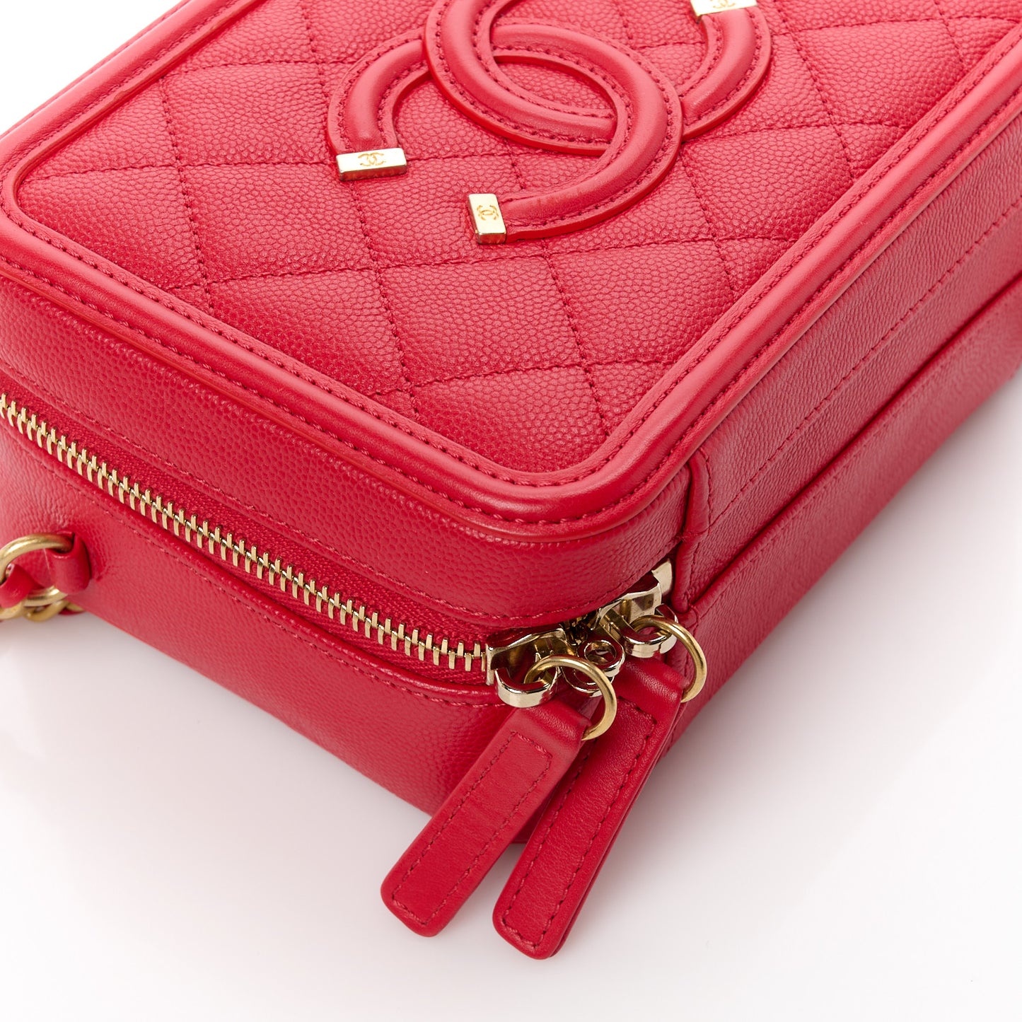 Caviar Quilted Small CC Filigree Vanity Case Red