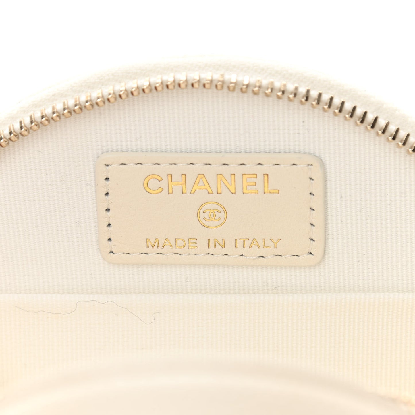 Caviar Quilted Round Handle With Care Vanity With Chain White