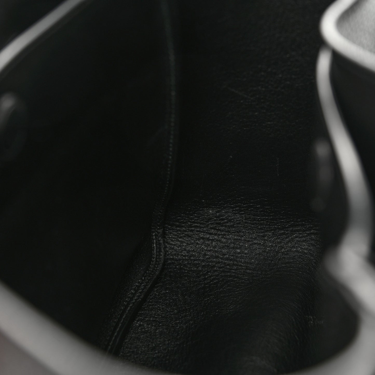 Vitello Daino Soft Small Dynamique Tote Black