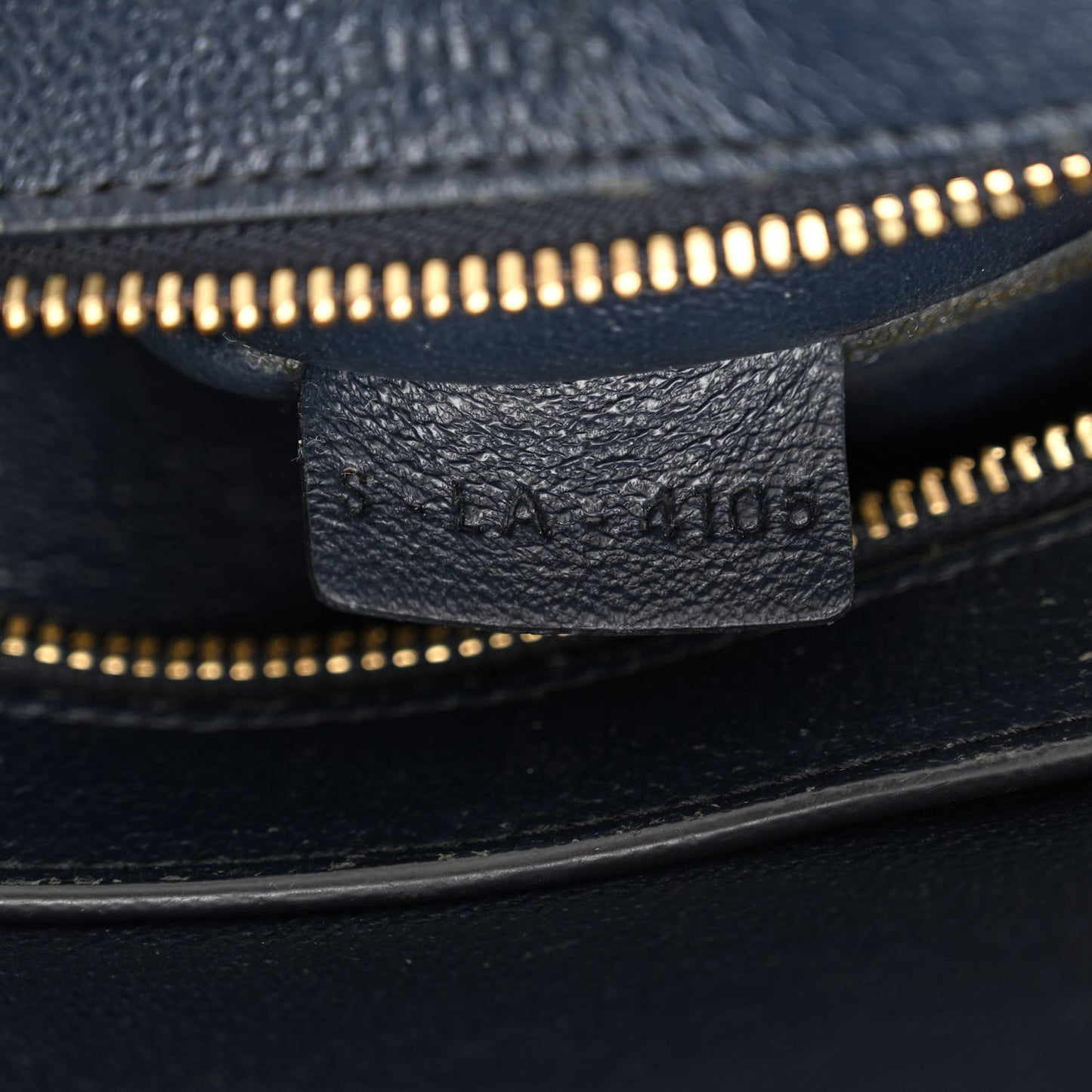 Nubuck Crocodile Embossed Medium Belt Cabas Phantom Navy Blue