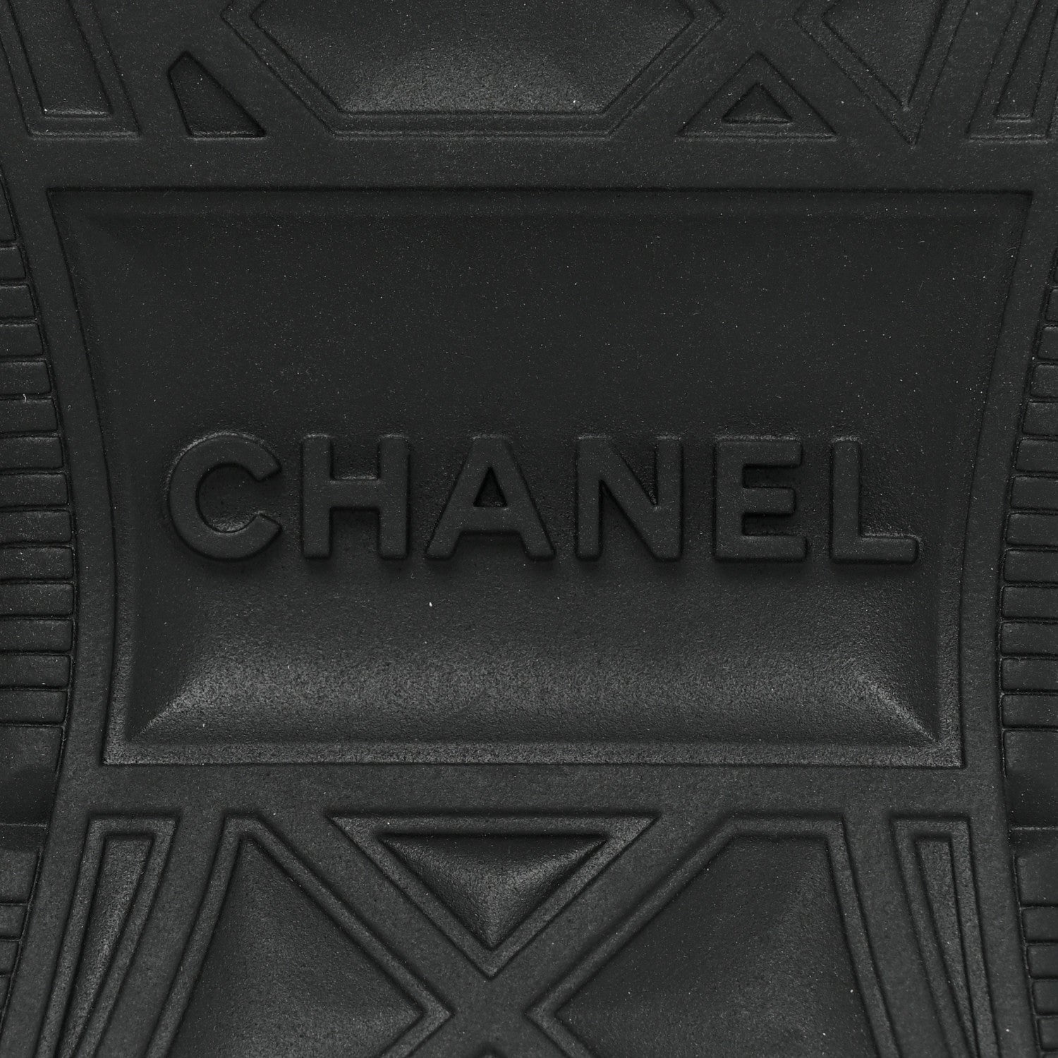 Chanel Velvet Calfskin Mixed Fibers CC Sneakers 38.5 Ivory Black 7 of 11