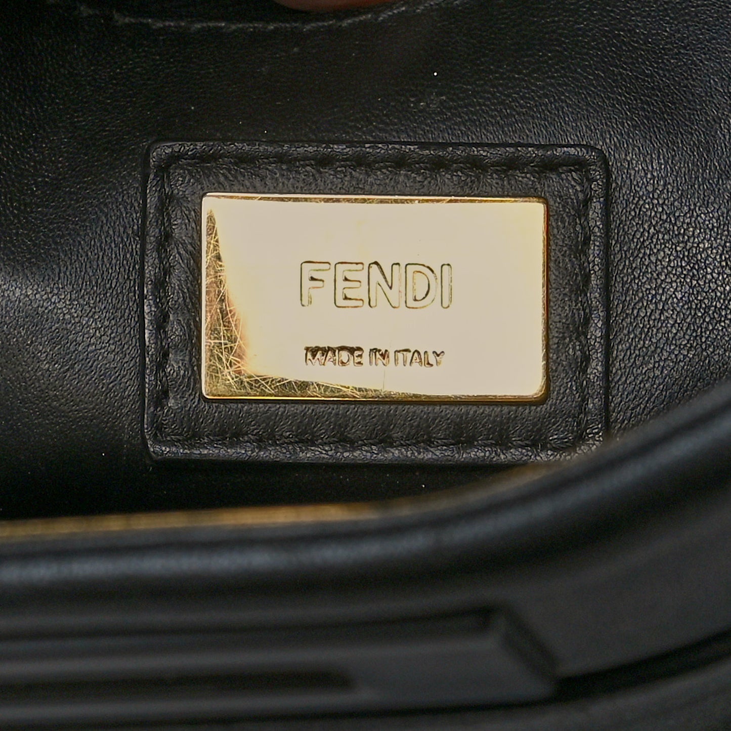 Vitello Seta Shiny Nappa Medium Peekaboo Iconic Satchel Black