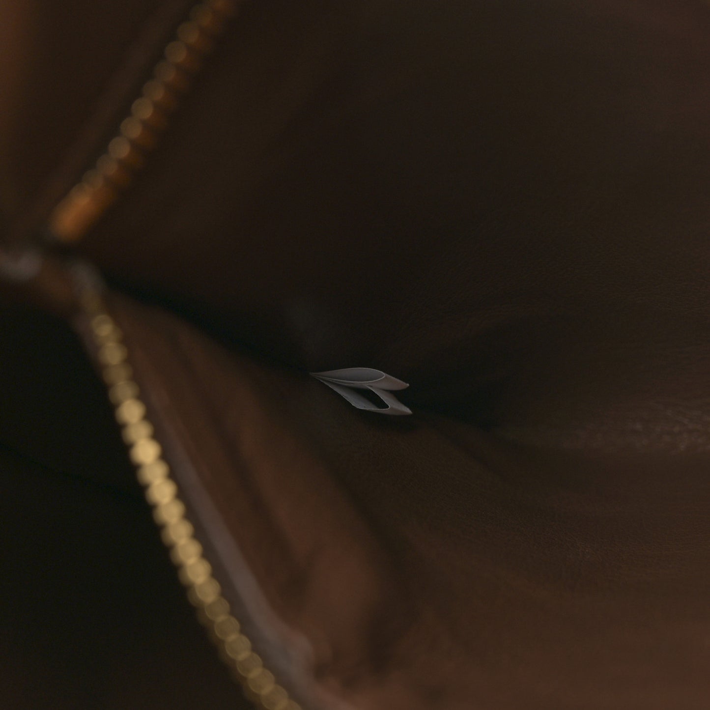 Vitello Daino Soft Large Zippered Messenger Hobo Caramel