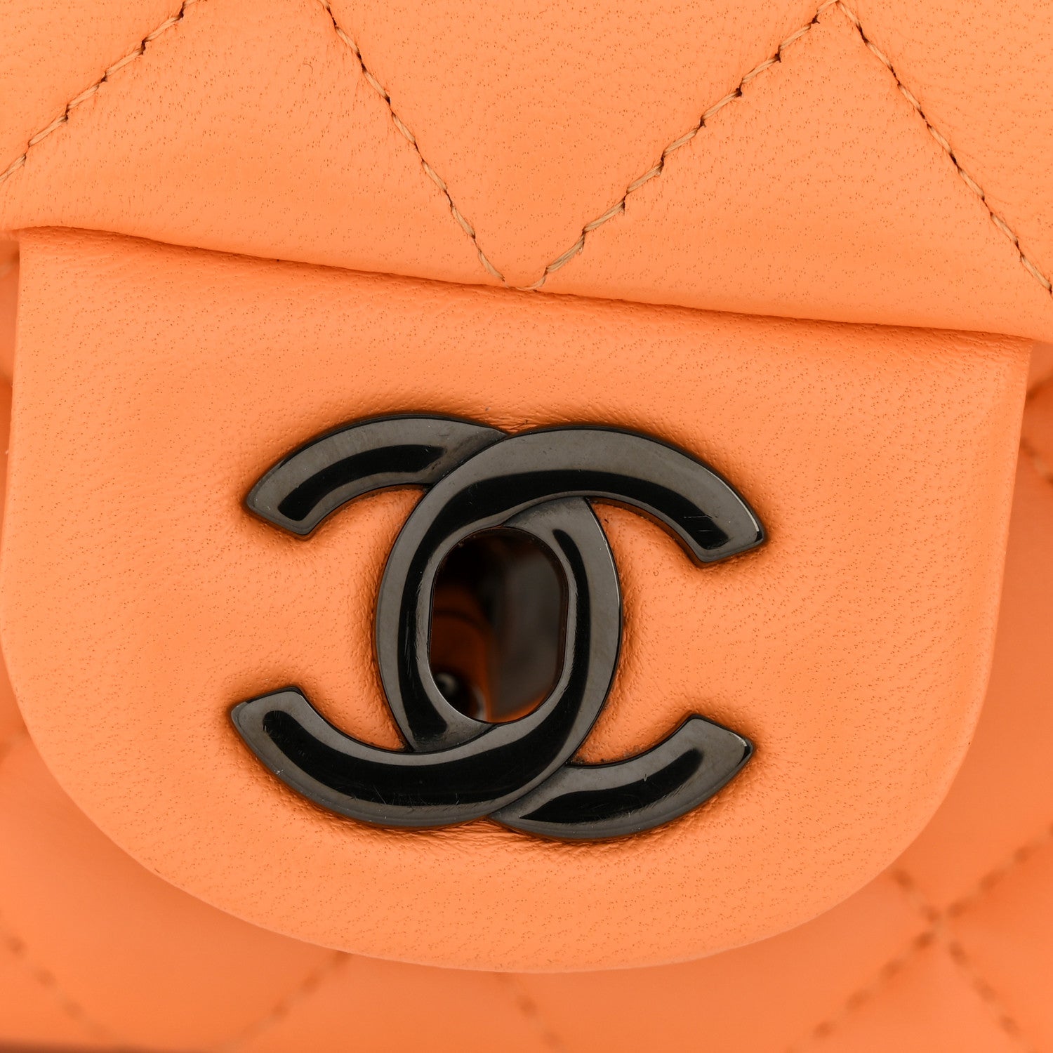 CHANEL ビンテージリング オレンジ Chanel Lambskin Quilted Mini Rectangular Flap Orange 1869769