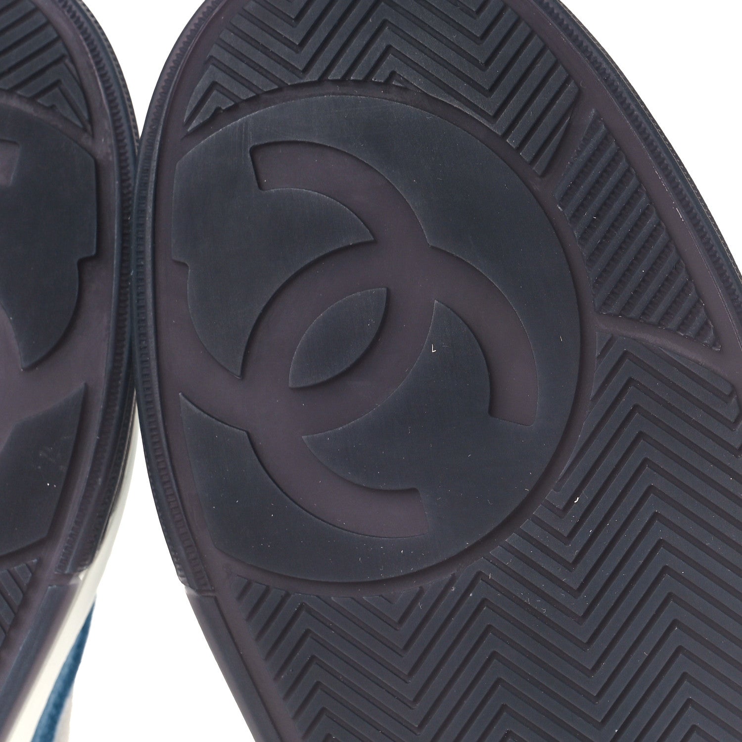 Chanel Suede Kidskin Womens CC Sneakers 38.5 White Blue 7 of 10