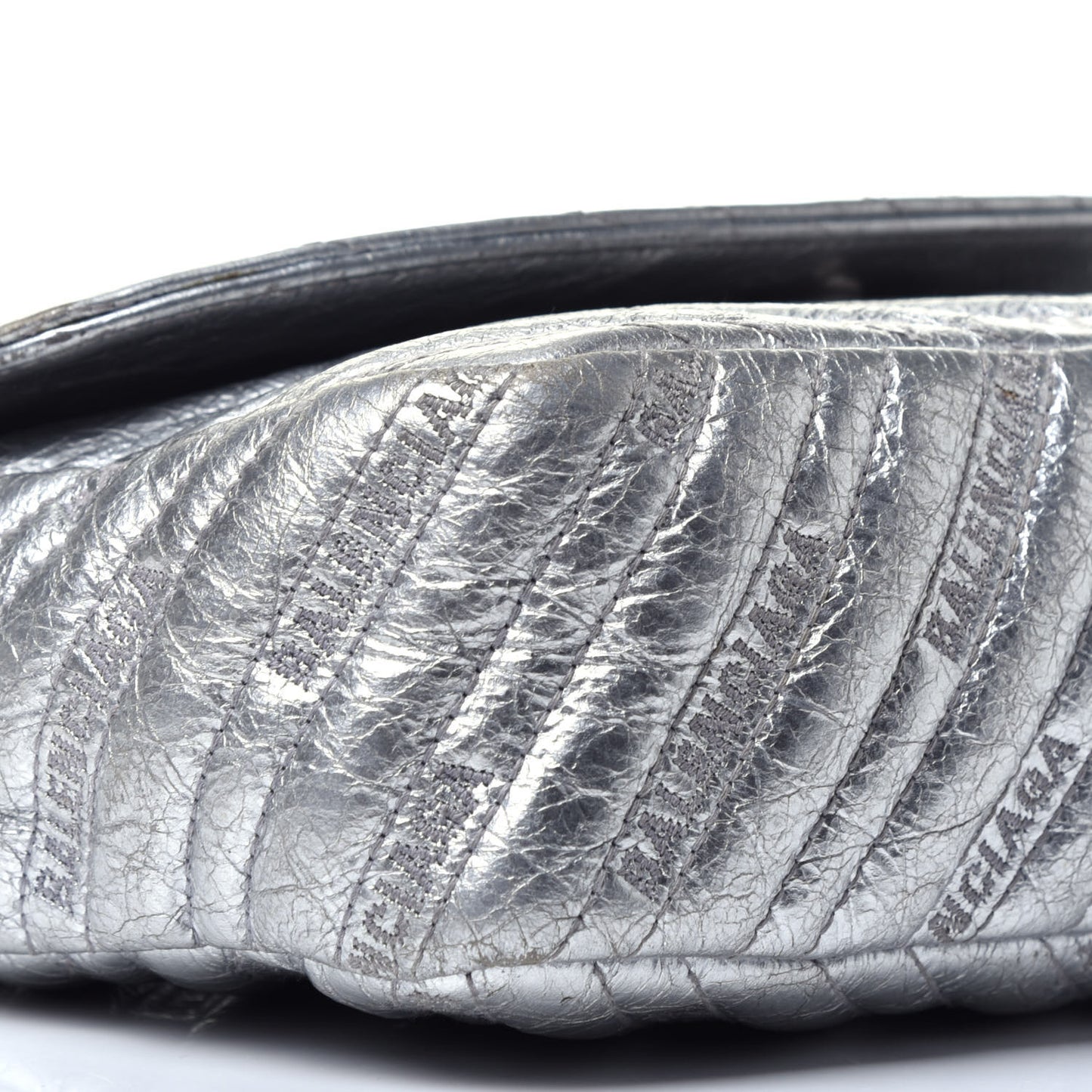 Metallic Arena Calfskin Logo Matelasse M BB Round Shoulder Bag Argent